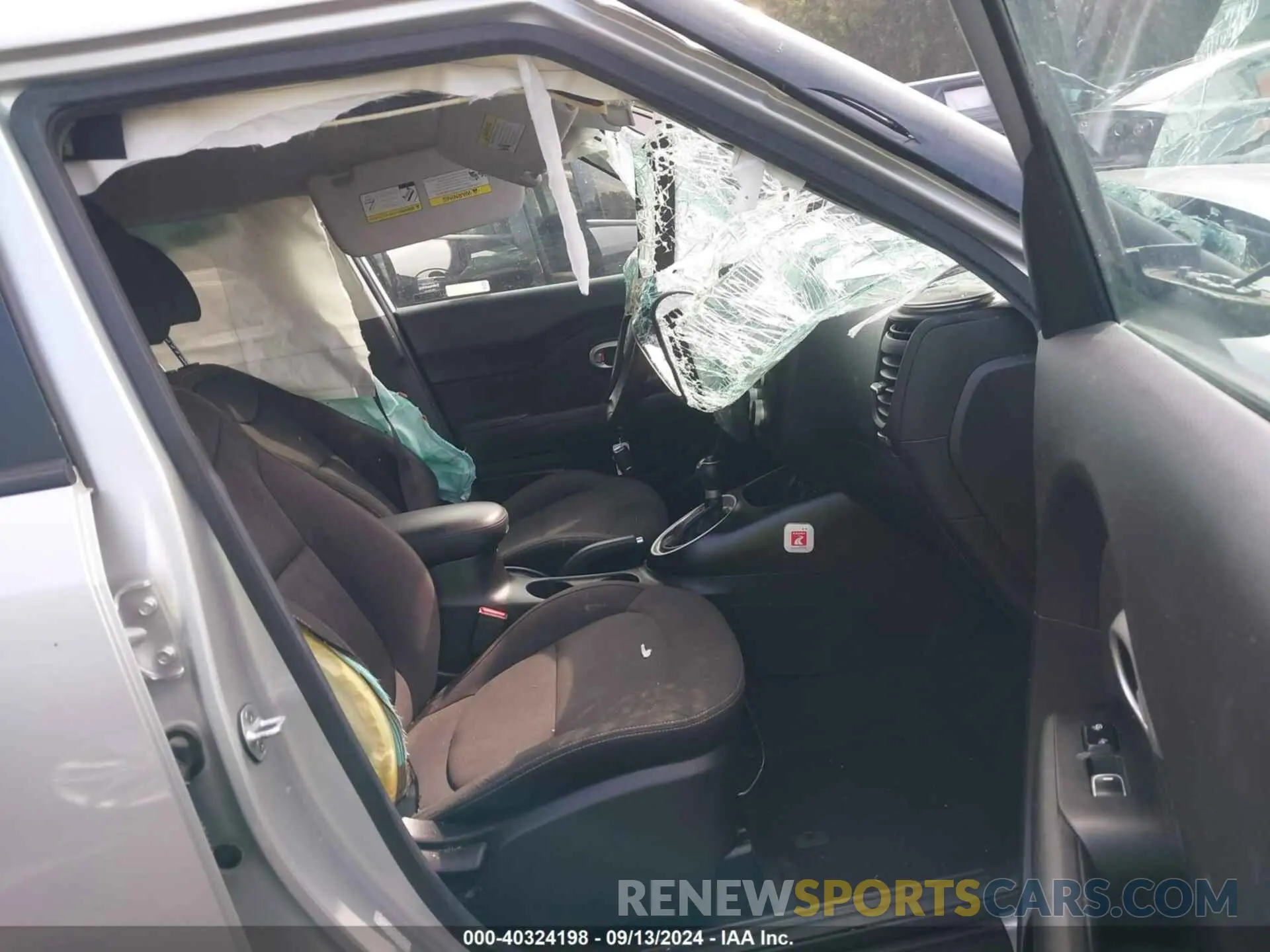 5 Photograph of a damaged car KNDJN2A24K7018268 KIA SOUL 2019