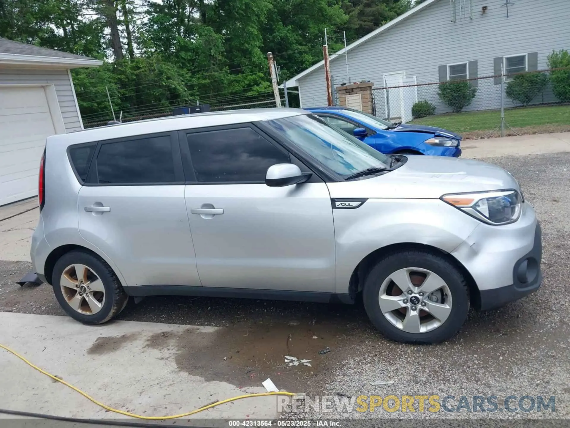 13 Photograph of a damaged car KNDJN2A24K7665575 KIA SOUL 2019