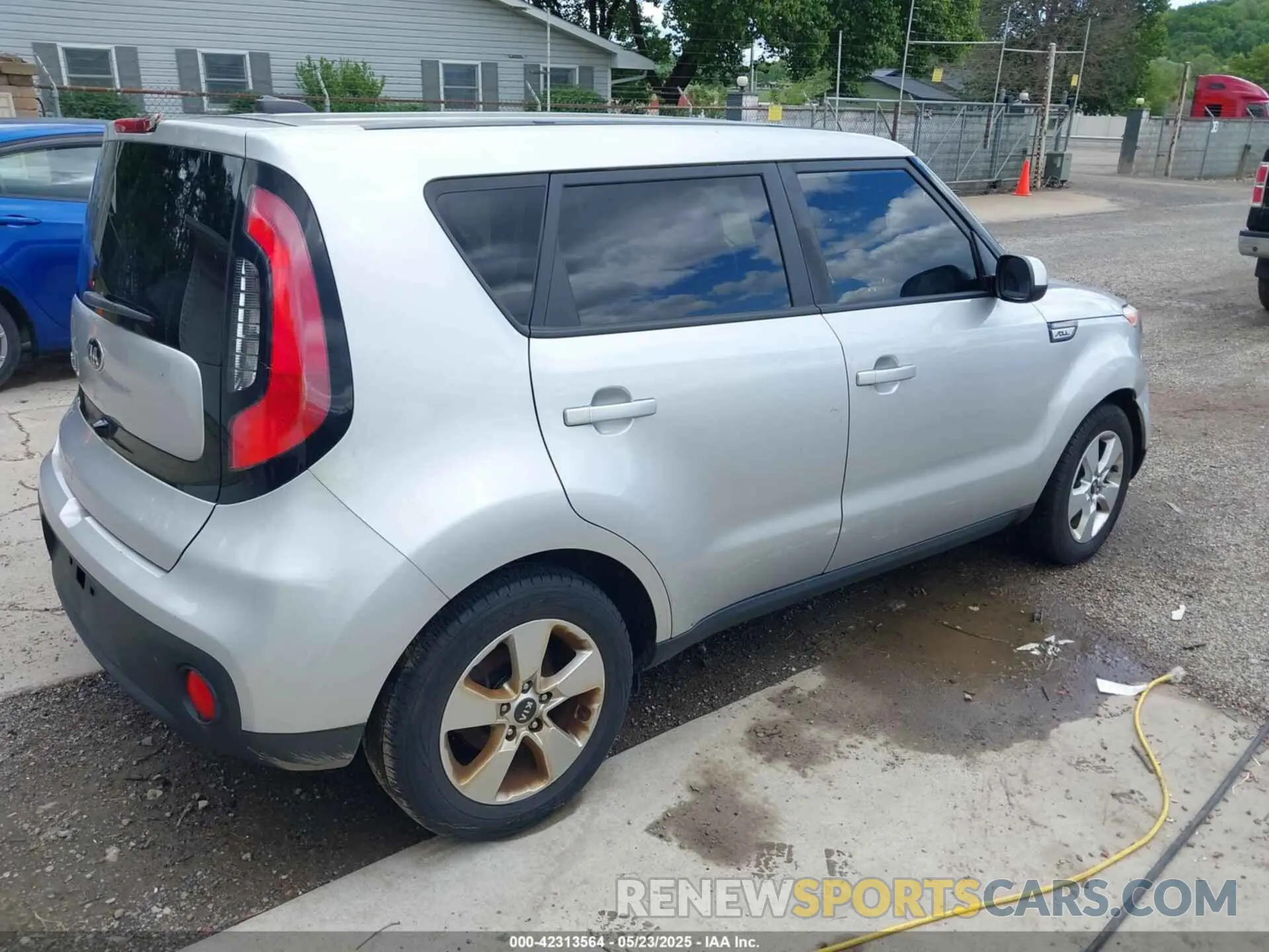 4 Photograph of a damaged car KNDJN2A24K7665575 KIA SOUL 2019