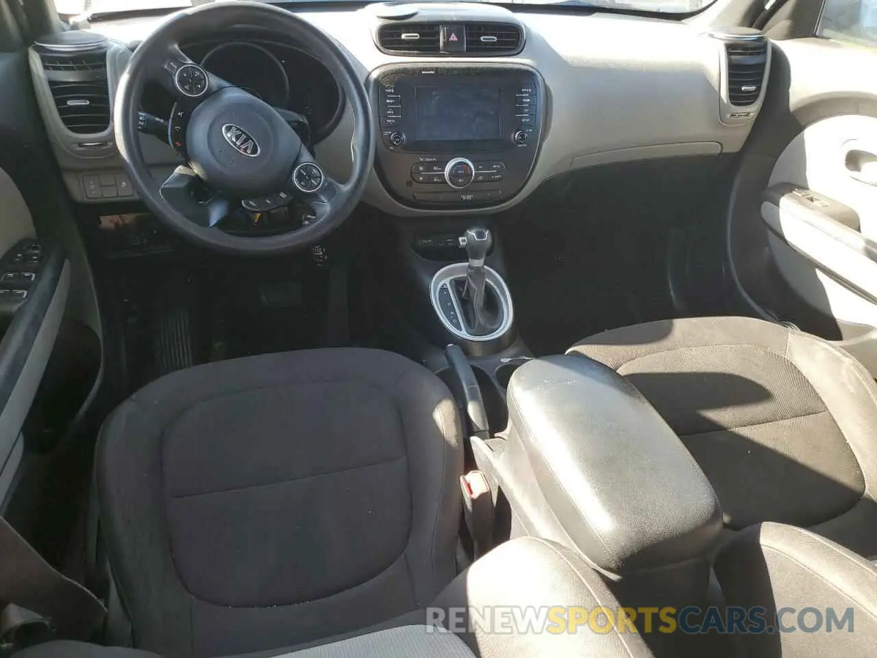 8 Photograph of a damaged car KNDJN2A25K7643116 KIA SOUL 2019