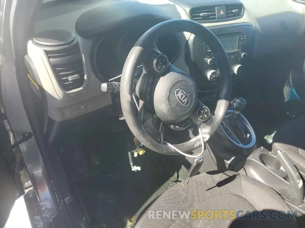 8 Photograph of a damaged car KNDJN2A25K7669263 KIA SOUL 2019