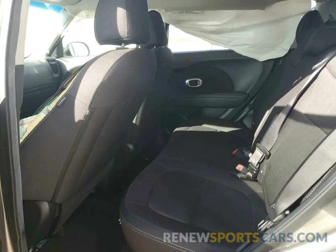 10 Photograph of a damaged car KNDJN2A25K7669568 KIA SOUL 2019