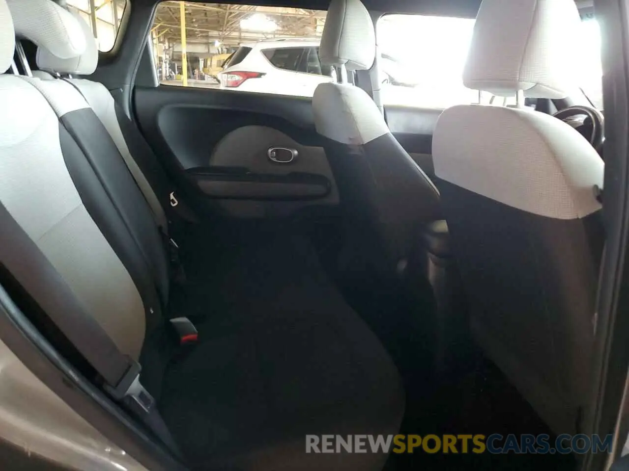 10 Photograph of a damaged car KNDJN2A25K7688976 KIA SOUL 2019