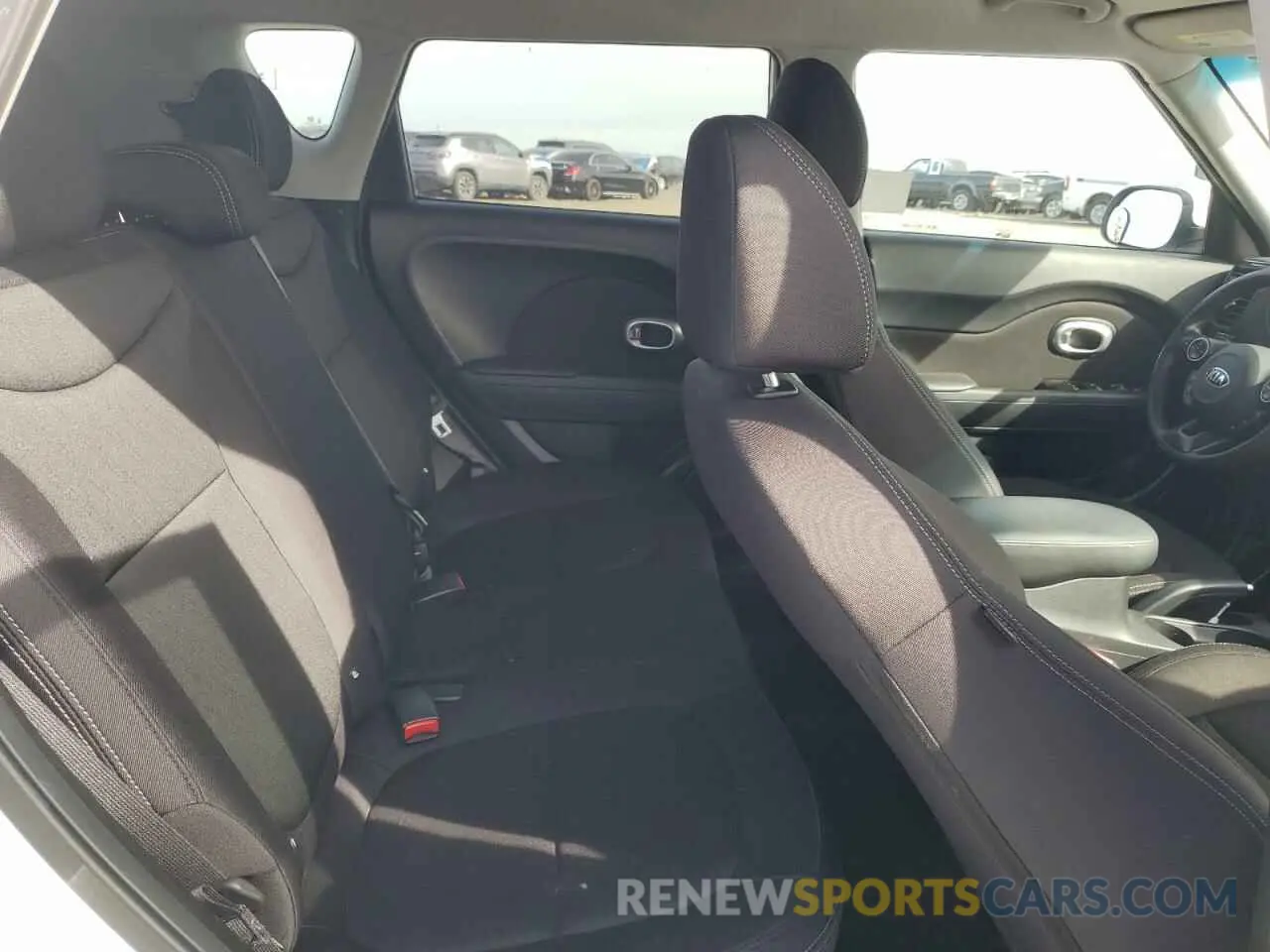 11 Photograph of a damaged car KNDJN2A25K7696477 KIA SOUL 2019