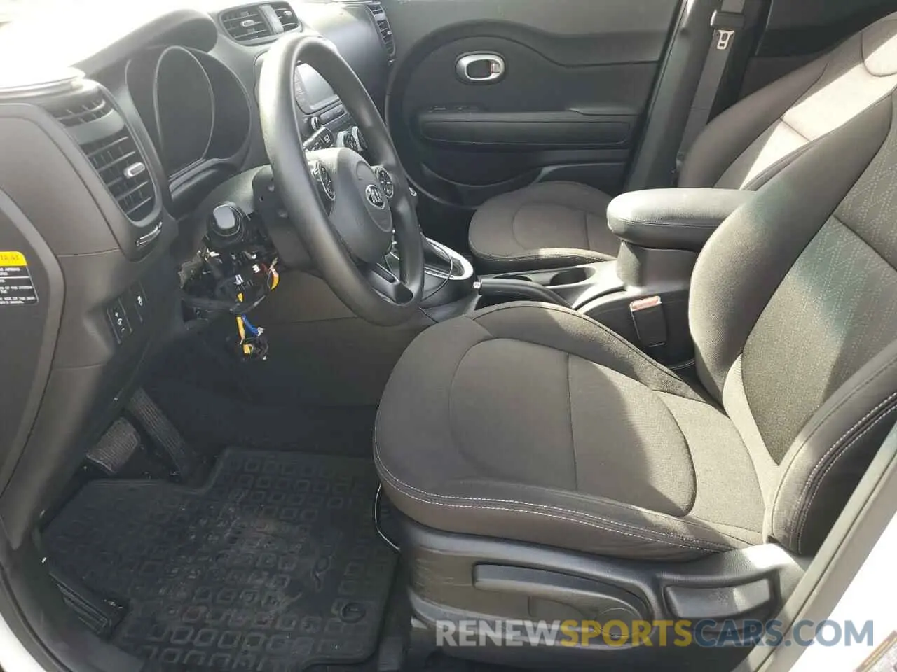 7 Photograph of a damaged car KNDJN2A25K7696477 KIA SOUL 2019