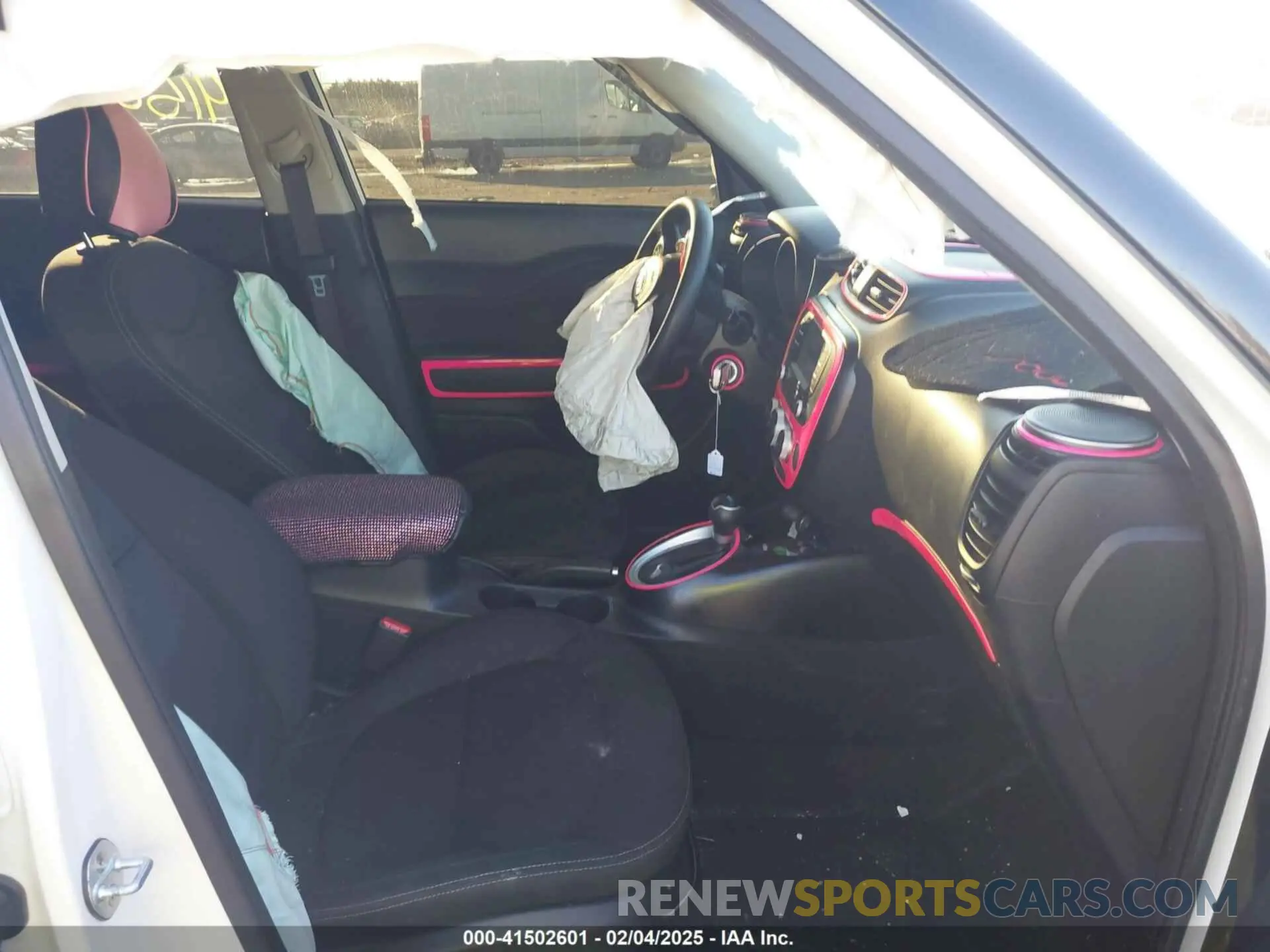 5 Photograph of a damaged car KNDJN2A26K7002086 KIA SOUL 2019