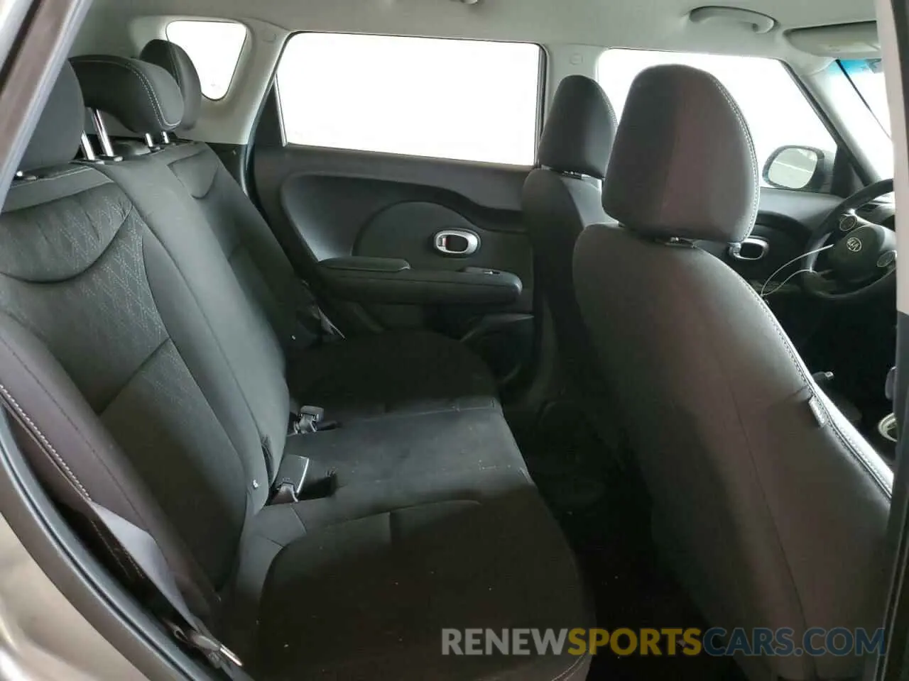 11 Photograph of a damaged car KNDJN2A26K7668932 KIA SOUL 2019