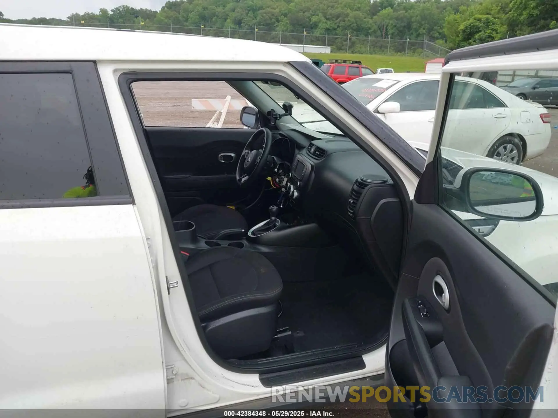 5 Photograph of a damaged car KNDJN2A26K7685777 KIA SOUL 2019