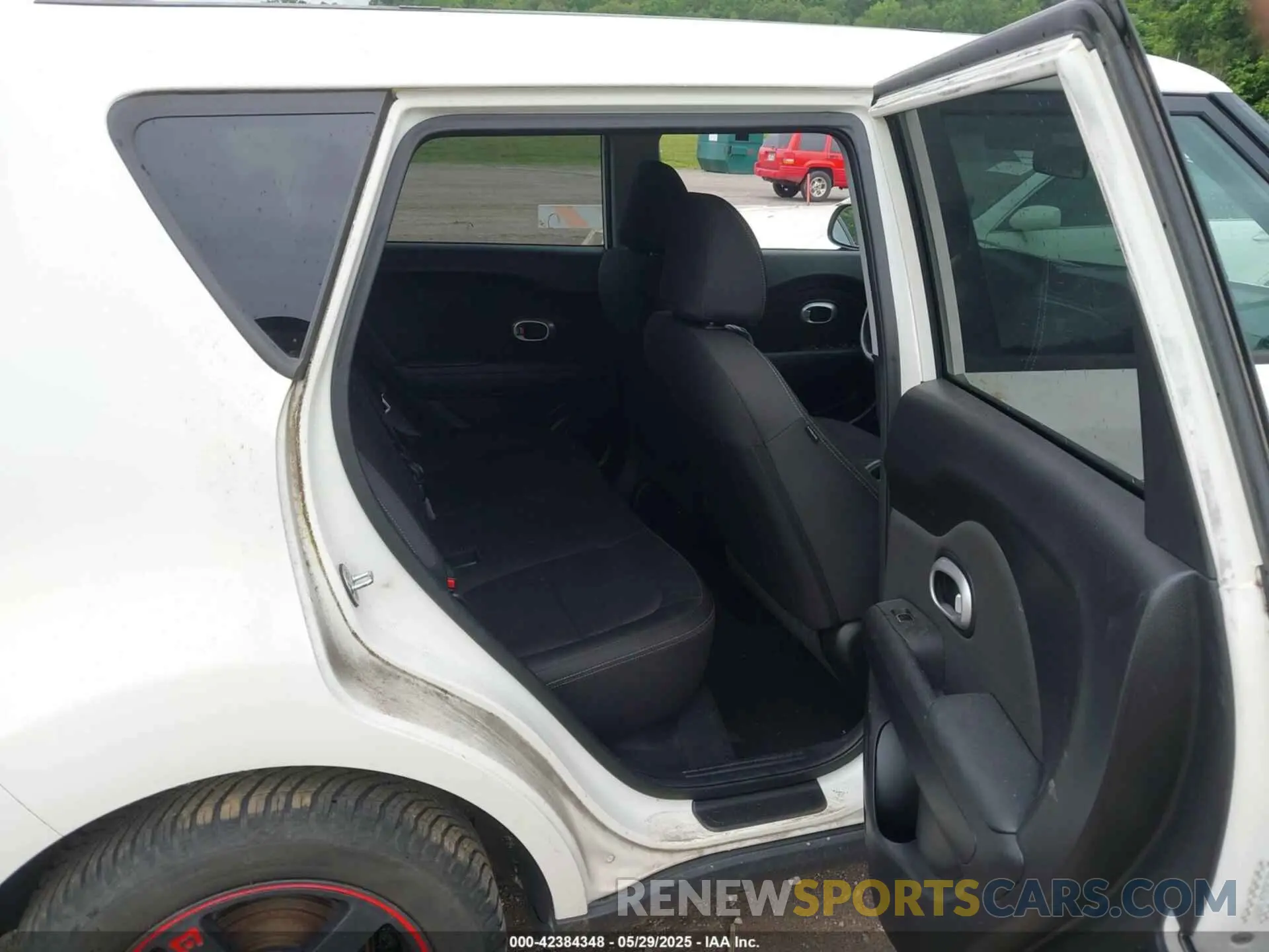 8 Photograph of a damaged car KNDJN2A26K7685777 KIA SOUL 2019