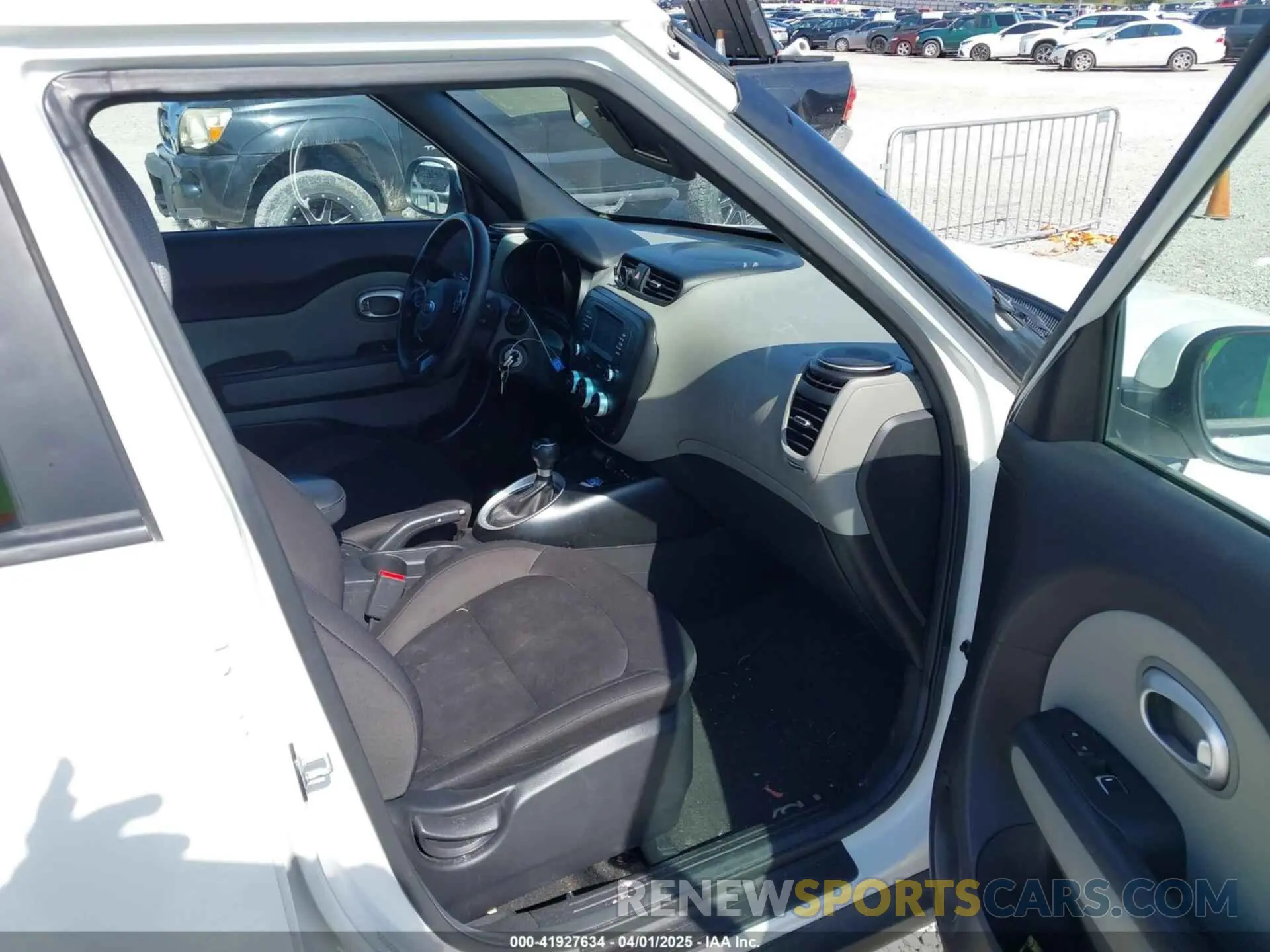 5 Photograph of a damaged car KNDJN2A26K7912417 KIA SOUL 2019