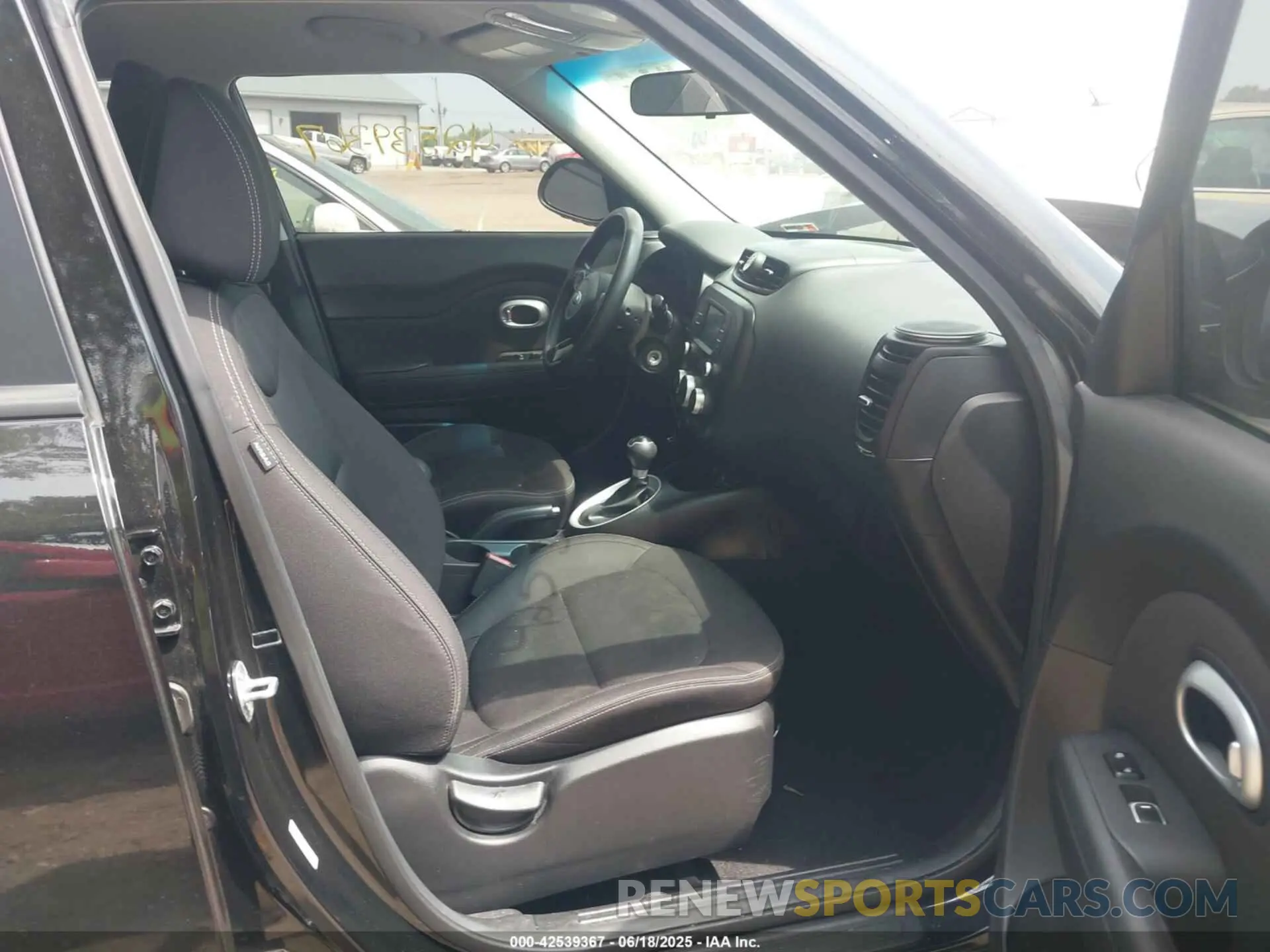 5 Photograph of a damaged car KNDJN2A26K7914183 KIA SOUL 2019