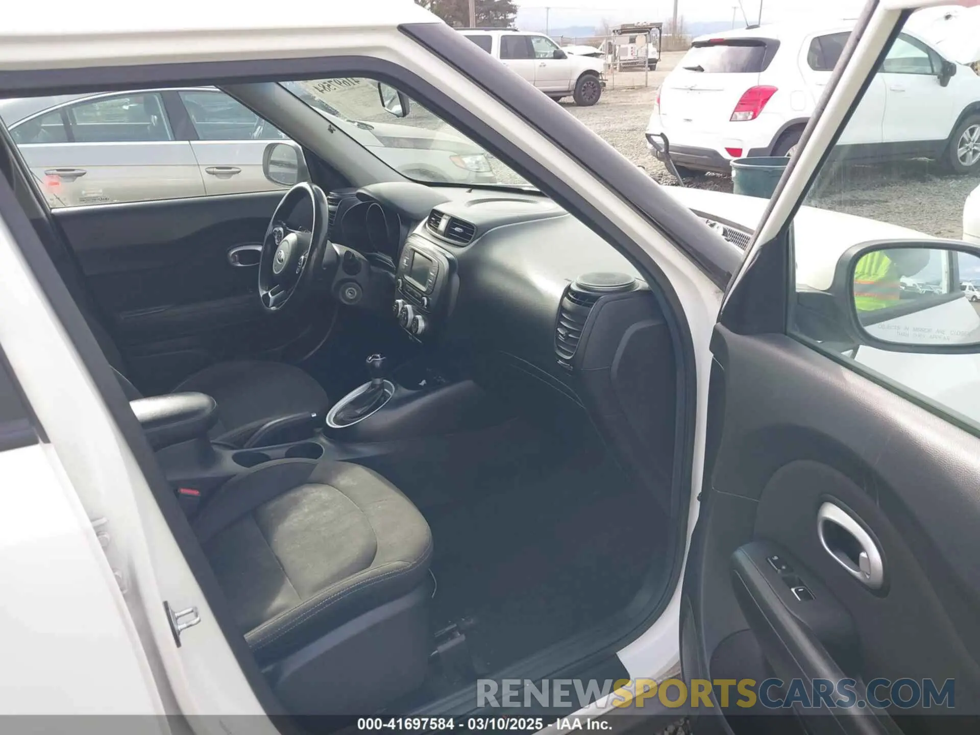 5 Photograph of a damaged car KNDJN2A27K7012643 KIA SOUL 2019