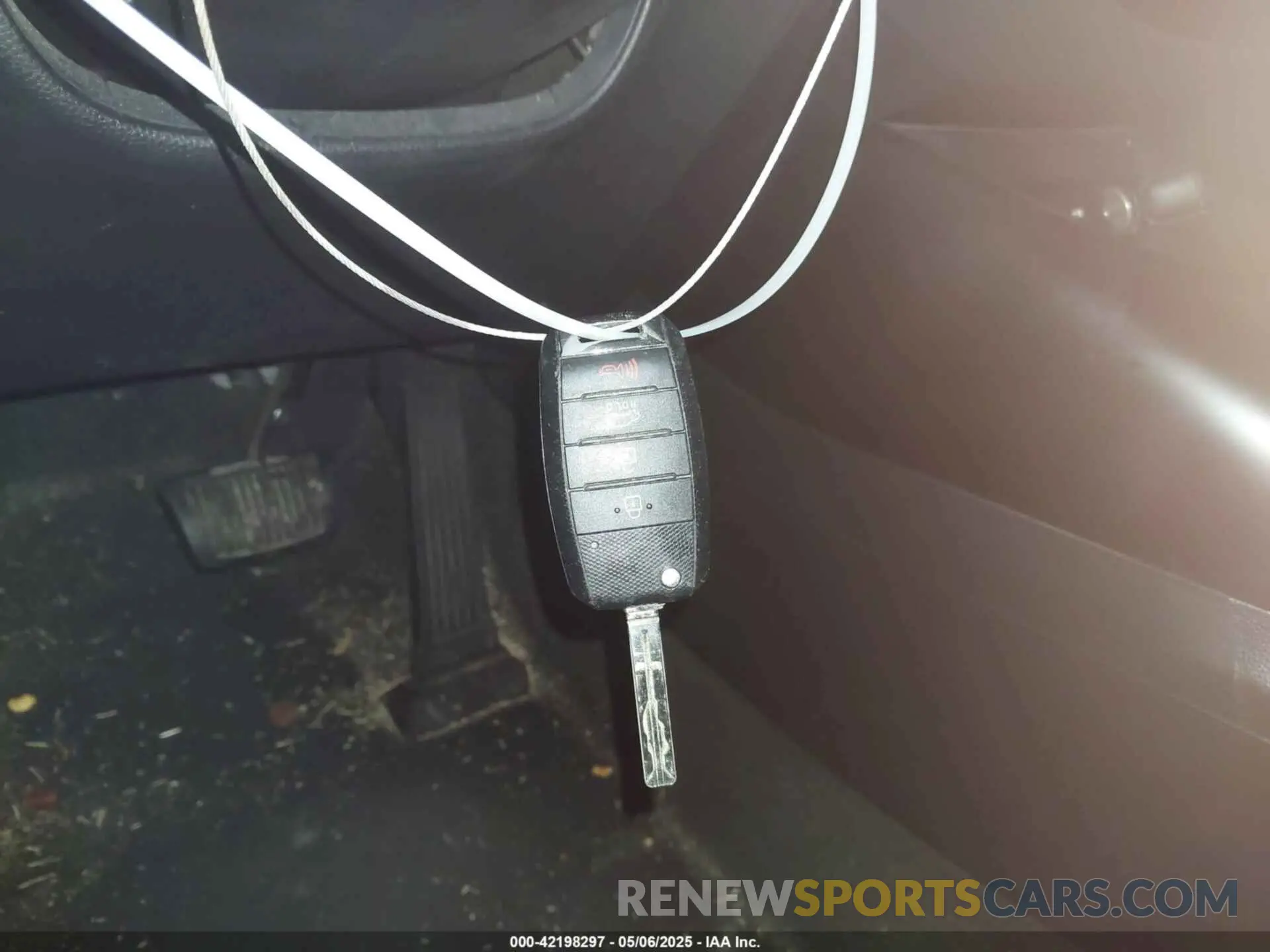 11 Photograph of a damaged car KNDJN2A27K7013680 KIA SOUL 2019