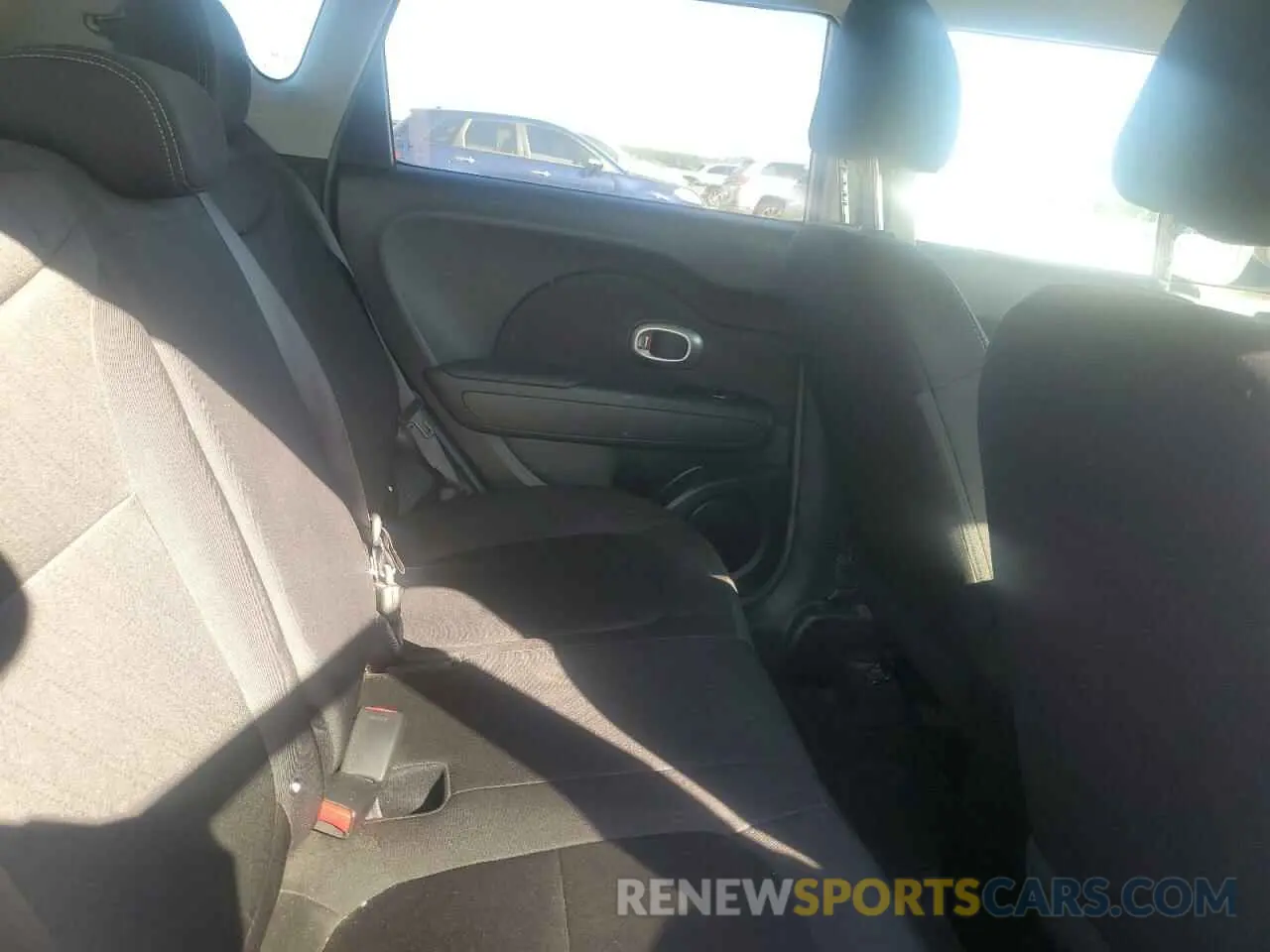 10 Photograph of a damaged car KNDJN2A27K7657132 KIA SOUL 2019