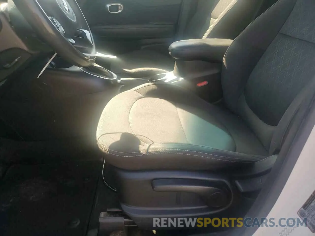 7 Photograph of a damaged car KNDJN2A27K7657132 KIA SOUL 2019