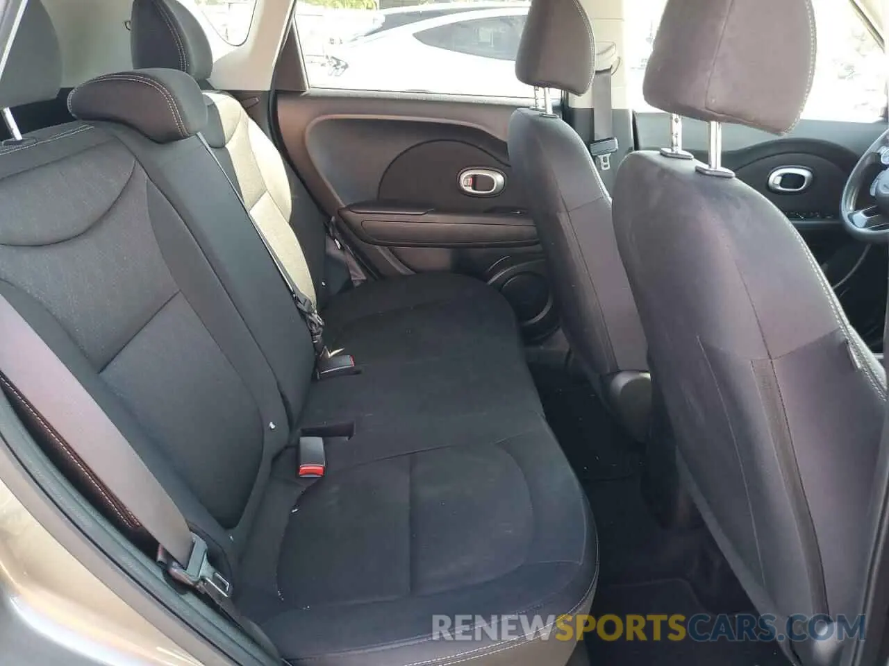 10 Photograph of a damaged car KNDJN2A27K7693273 KIA SOUL 2019