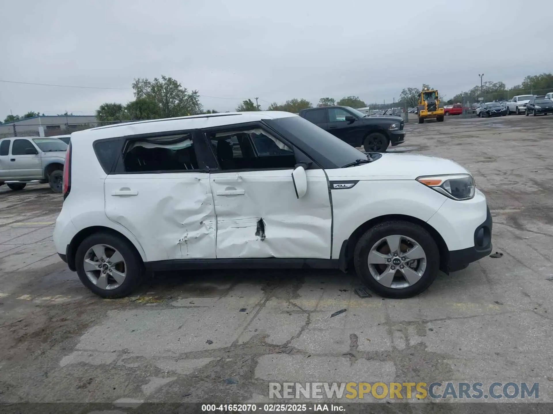 13 Photograph of a damaged car KNDJN2A27K7915729 KIA SOUL 2019