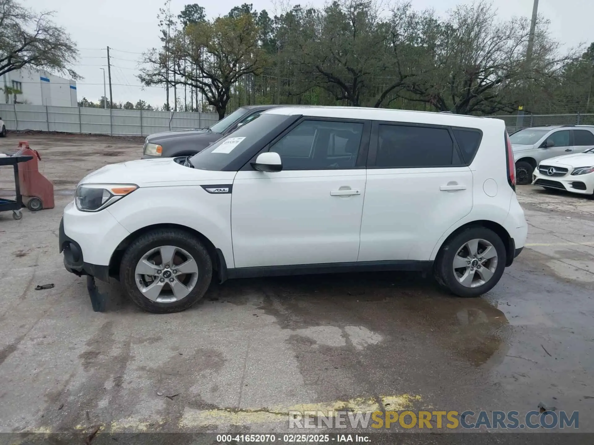 14 Photograph of a damaged car KNDJN2A27K7915729 KIA SOUL 2019