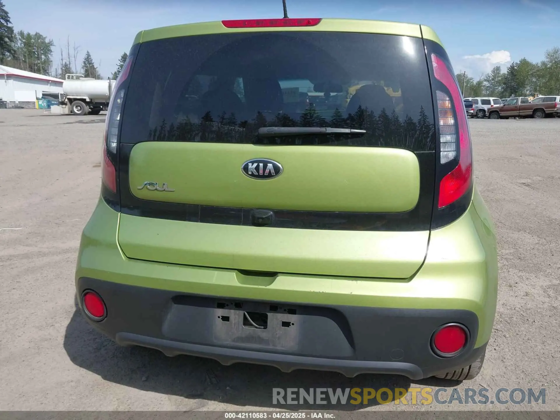 17 Photograph of a damaged car KNDJN2A27K7919179 KIA SOUL 2019