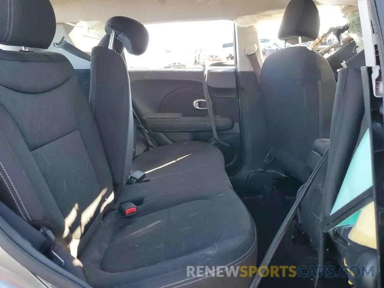 10 Photograph of a damaged car KNDJN2A28K7650285 KIA SOUL 2019