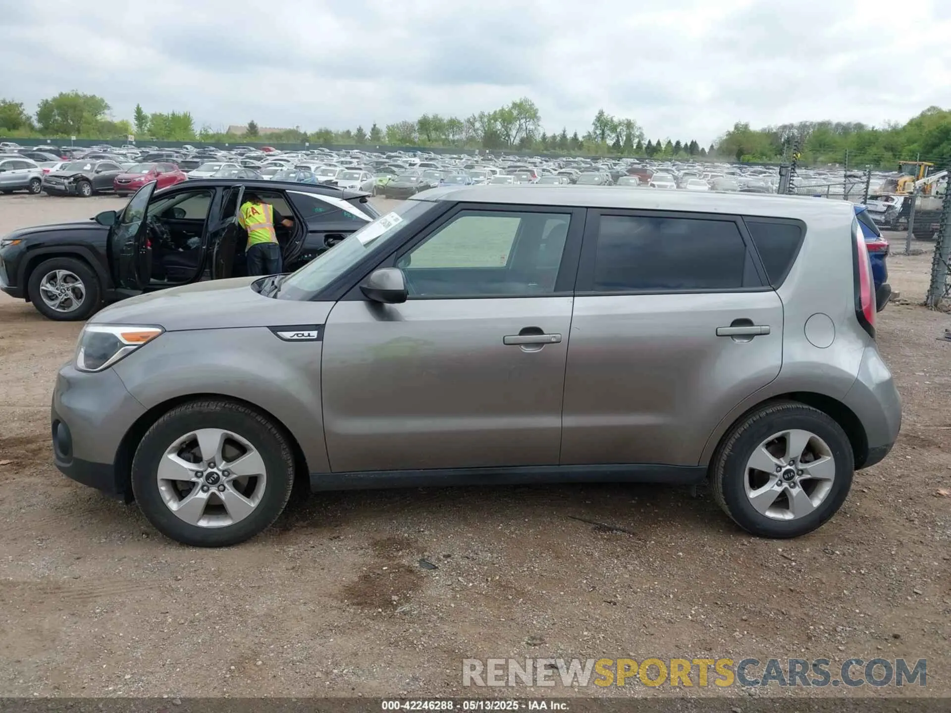 14 Photograph of a damaged car KNDJN2A28K7662646 KIA SOUL 2019