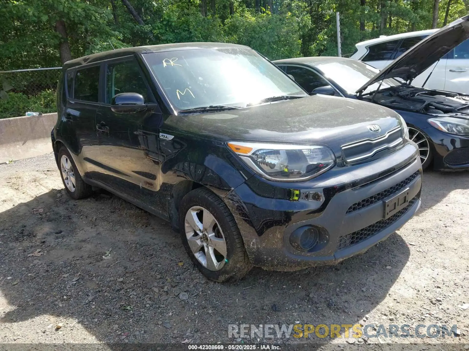 1 Photograph of a damaged car KNDJN2A28K7686252 KIA SOUL 2019