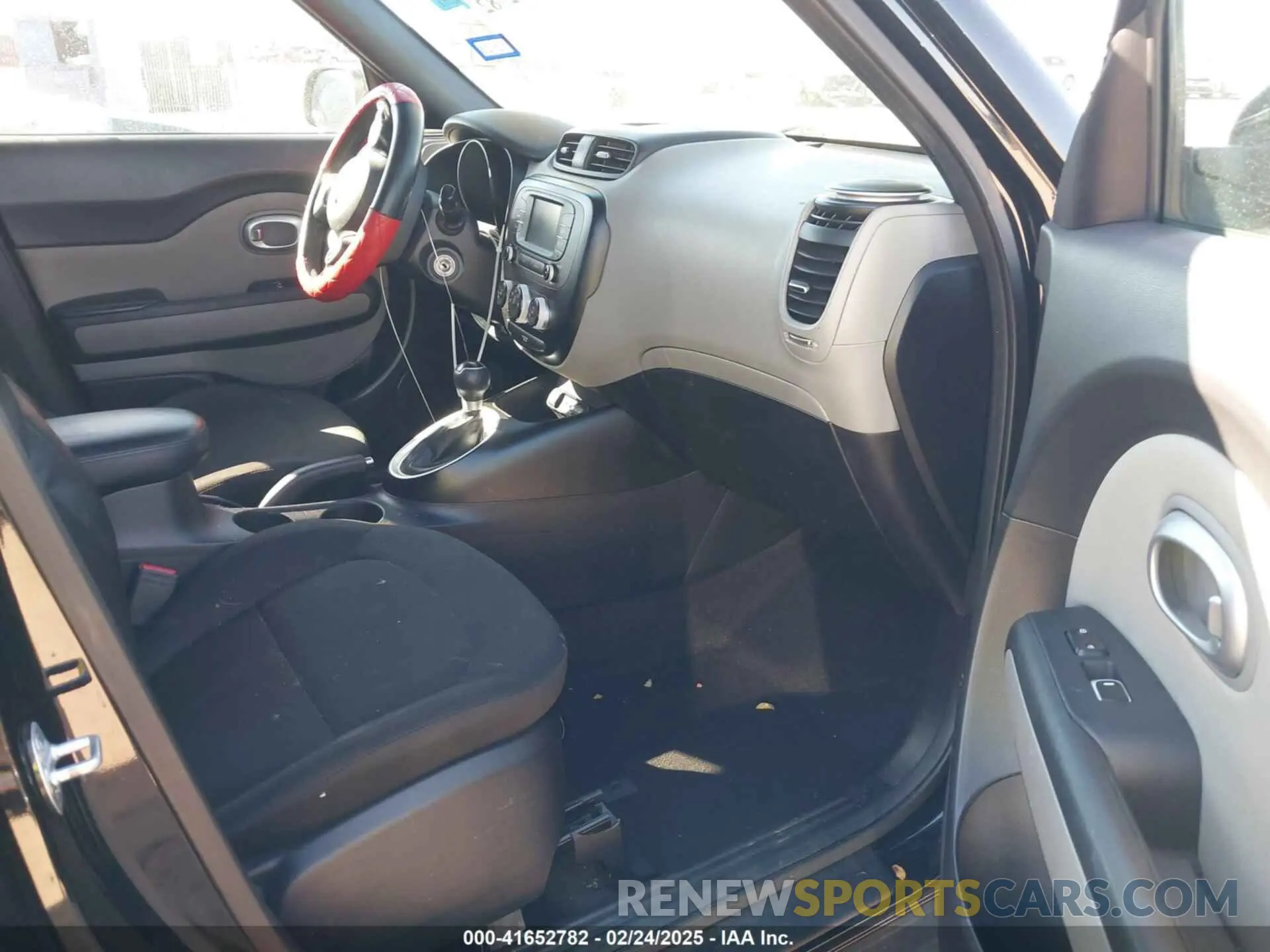 5 Photograph of a damaged car KNDJN2A28K7690429 KIA SOUL 2019