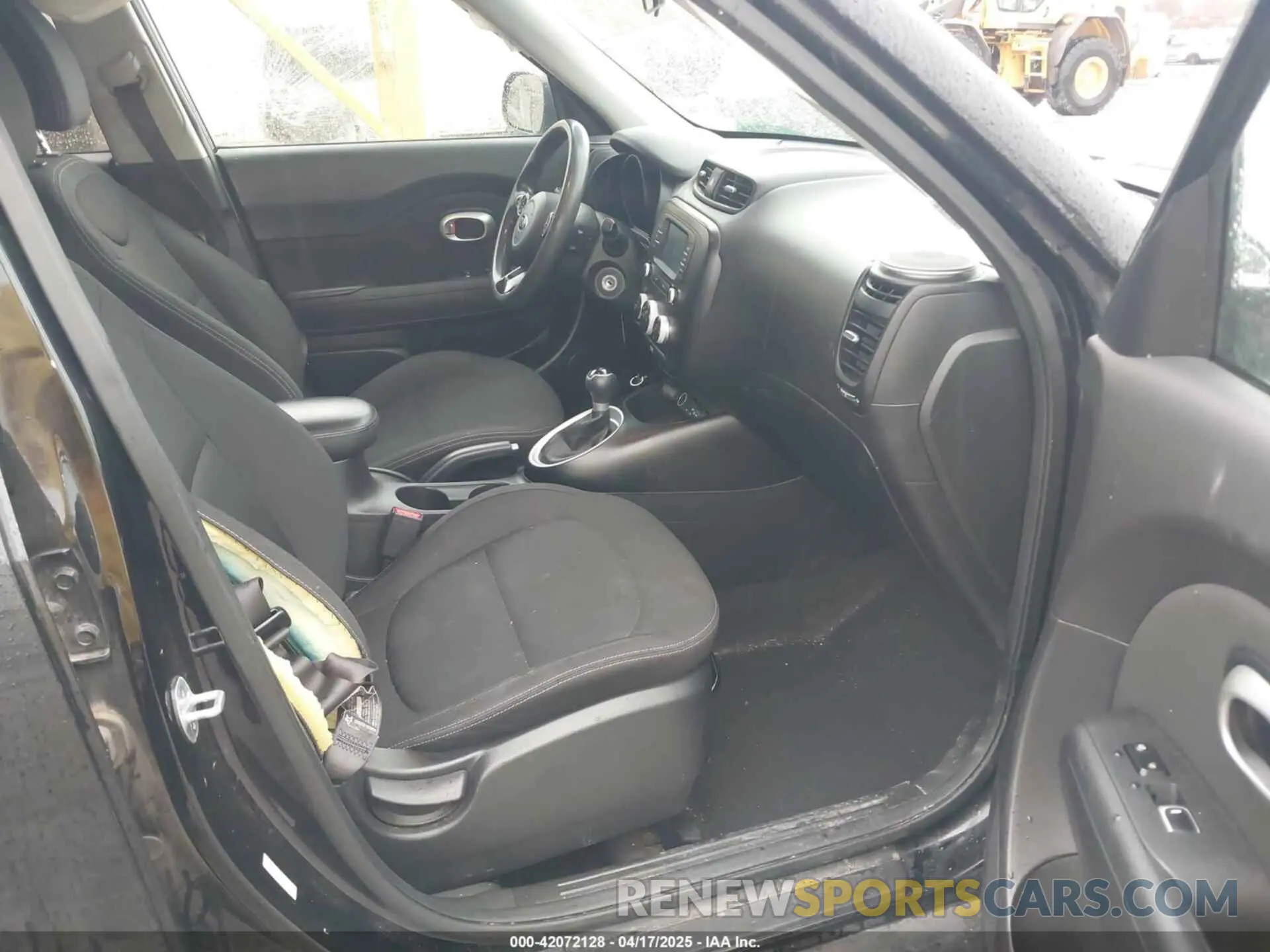 5 Photograph of a damaged car KNDJN2A28K7698935 KIA SOUL 2019
