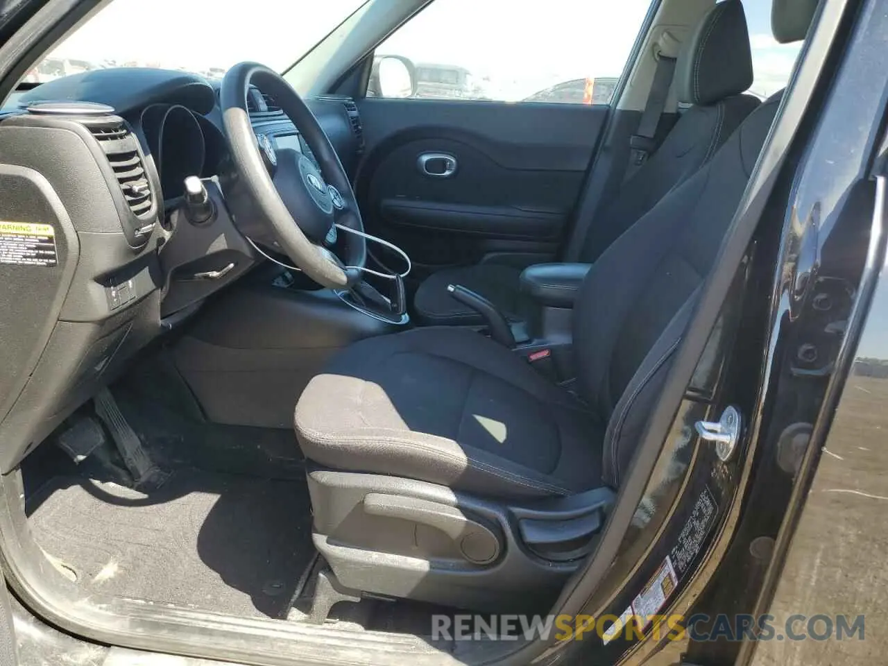 7 Photograph of a damaged car KNDJN2A29K7001773 KIA SOUL 2019