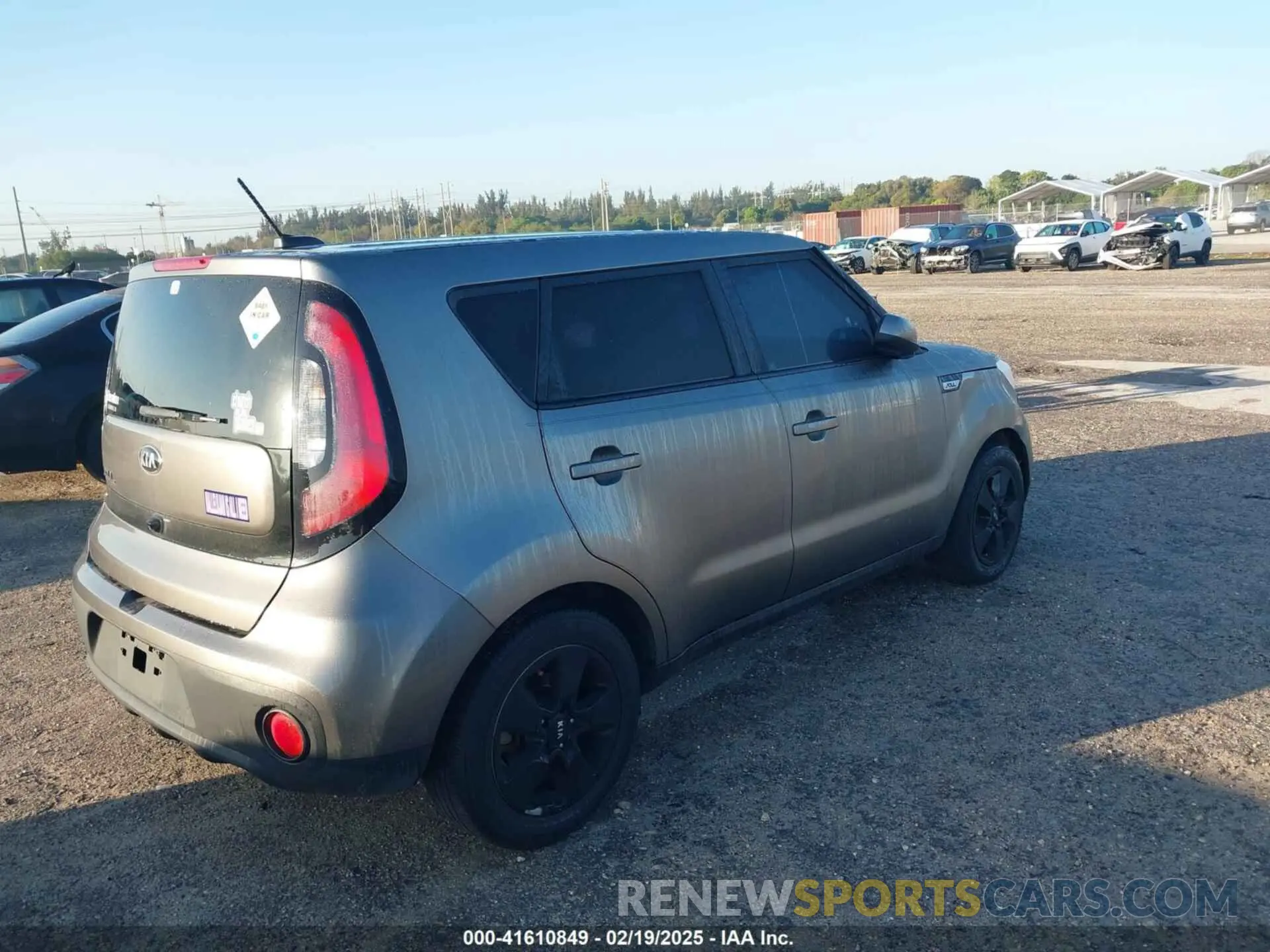 4 Photograph of a damaged car KNDJN2A29K7015236 KIA SOUL 2019