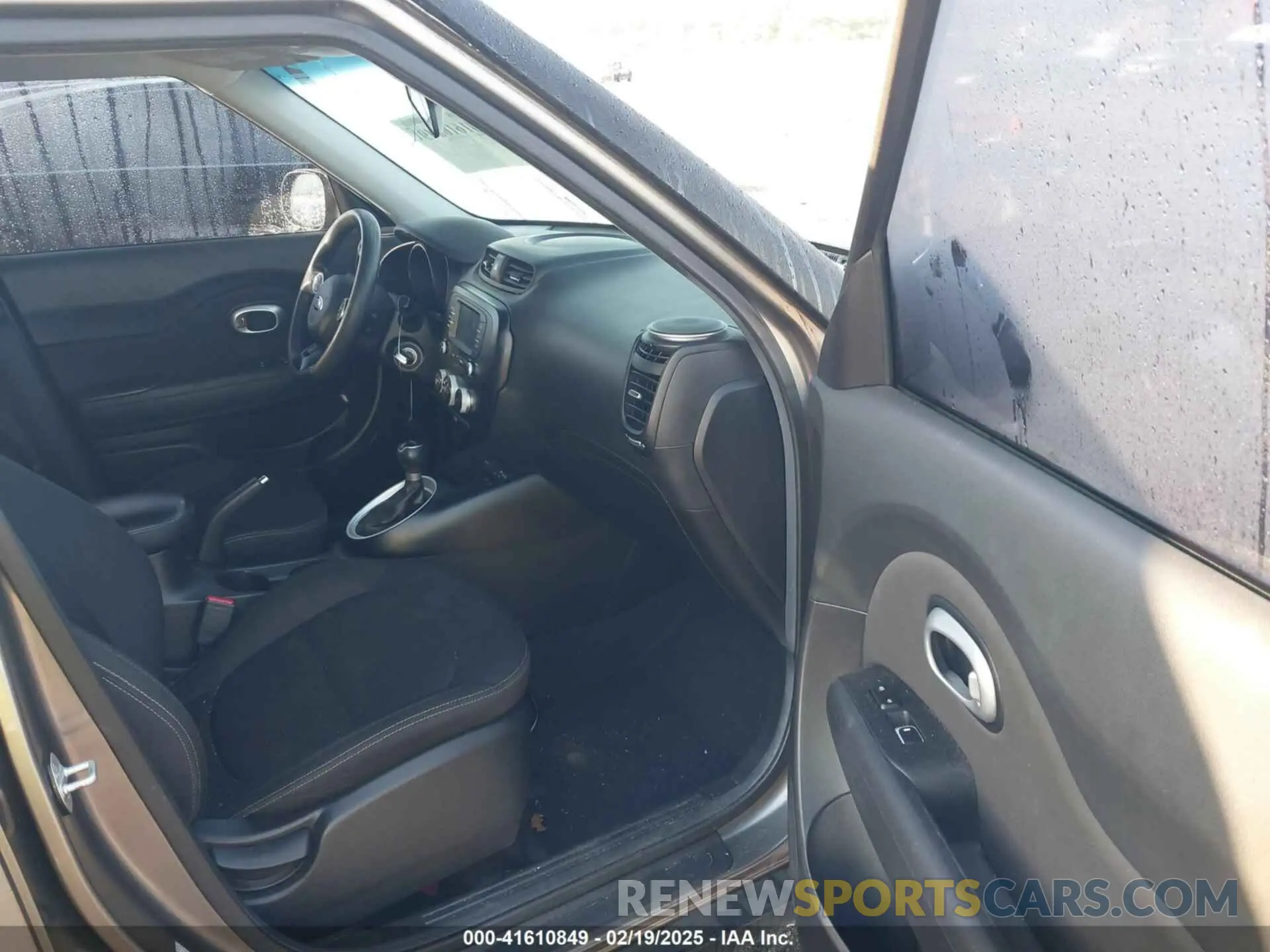 5 Photograph of a damaged car KNDJN2A29K7015236 KIA SOUL 2019