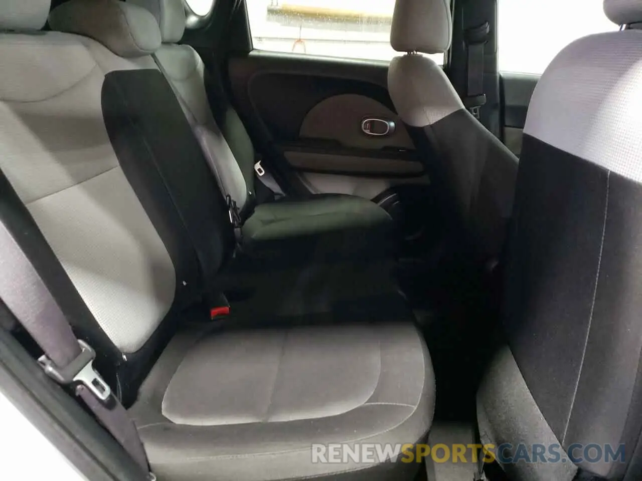 11 Photograph of a damaged car KNDJN2A29K7686597 KIA SOUL 2019