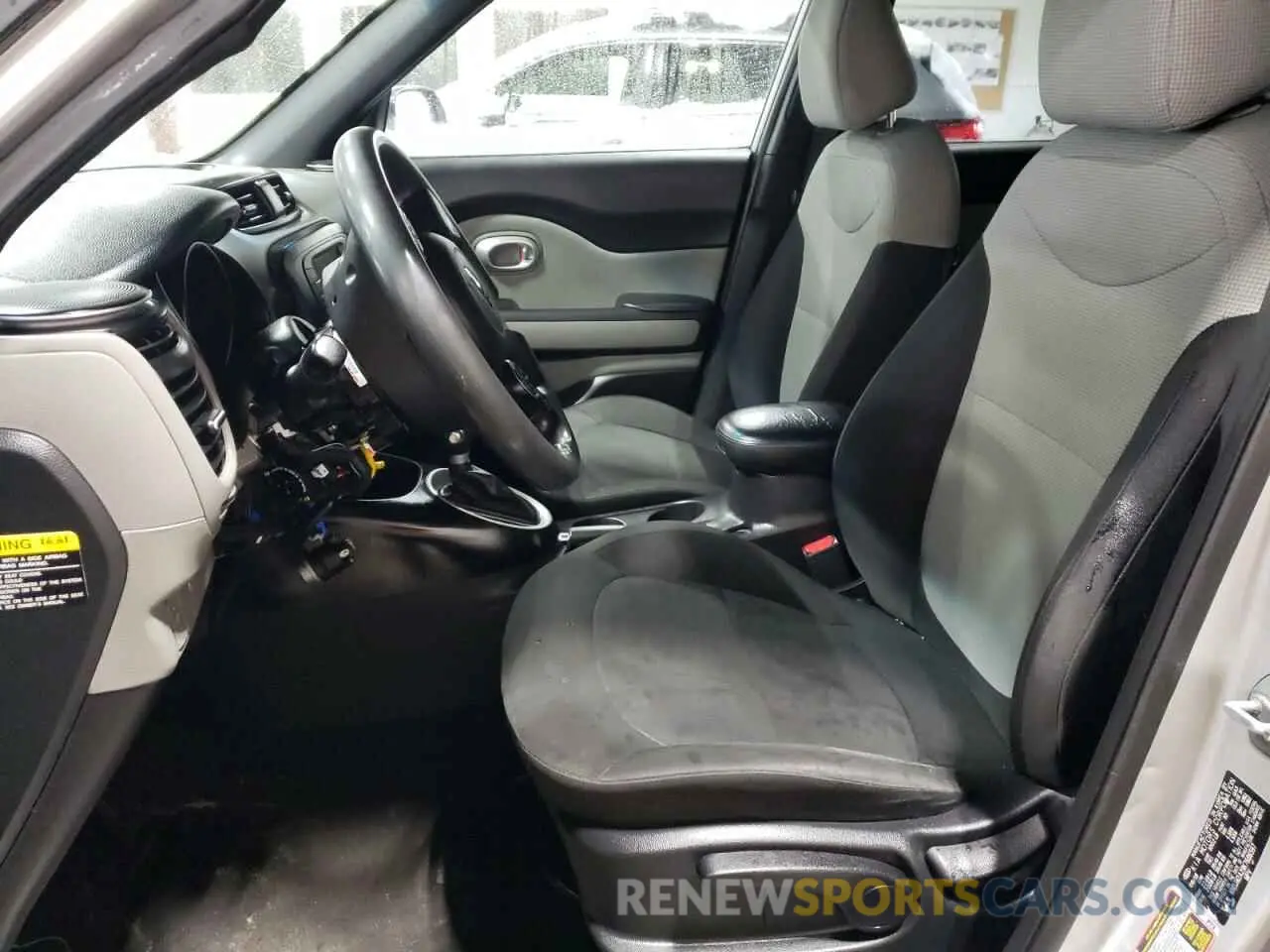 7 Photograph of a damaged car KNDJN2A29K7686597 KIA SOUL 2019