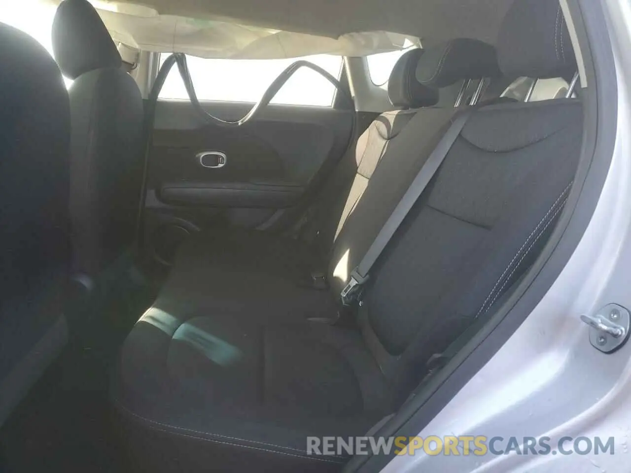 10 Photograph of a damaged car KNDJN2A29K7696157 KIA SOUL 2019