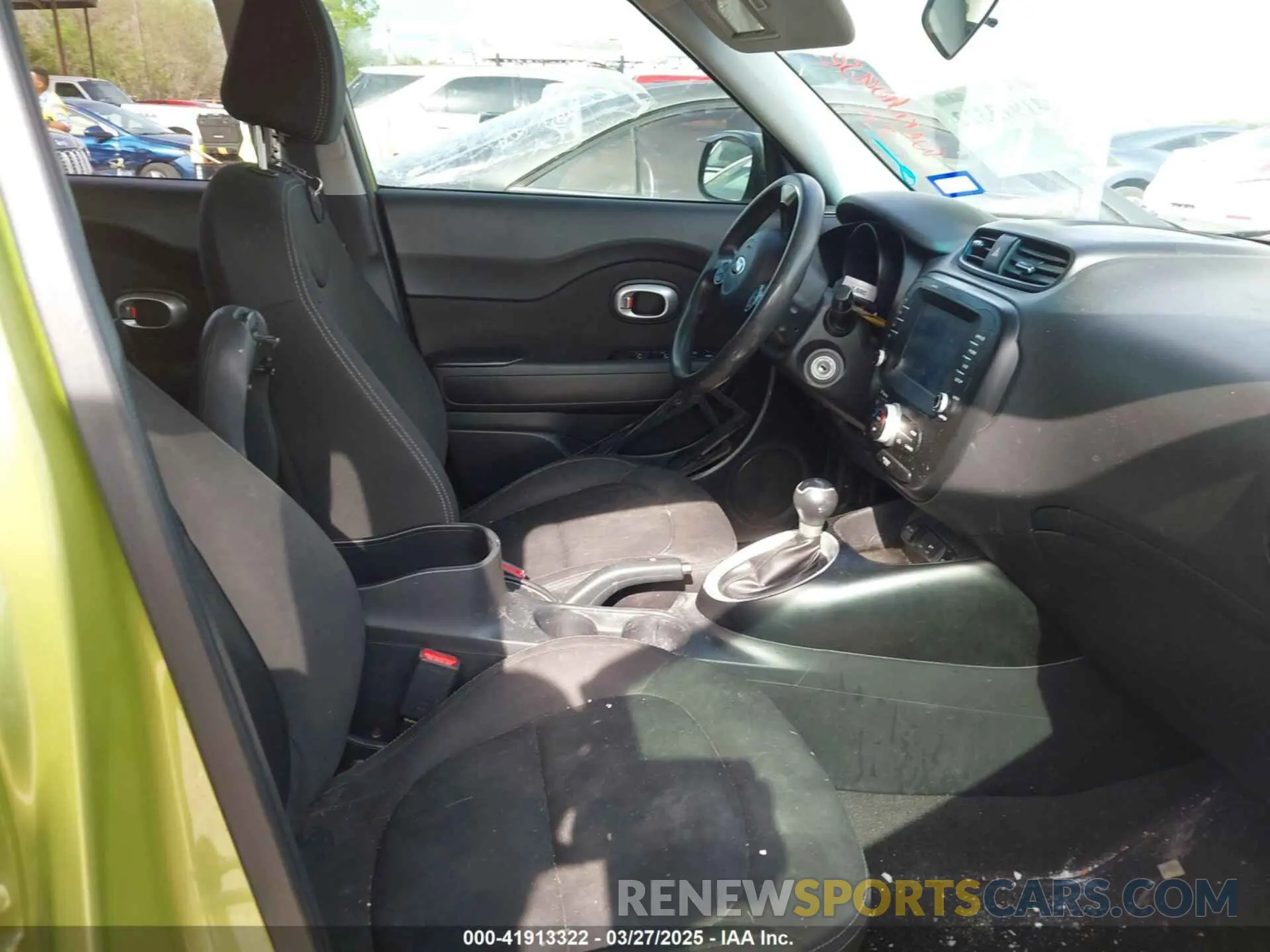 5 Photograph of a damaged car KNDJN2A29K7916610 KIA SOUL 2019