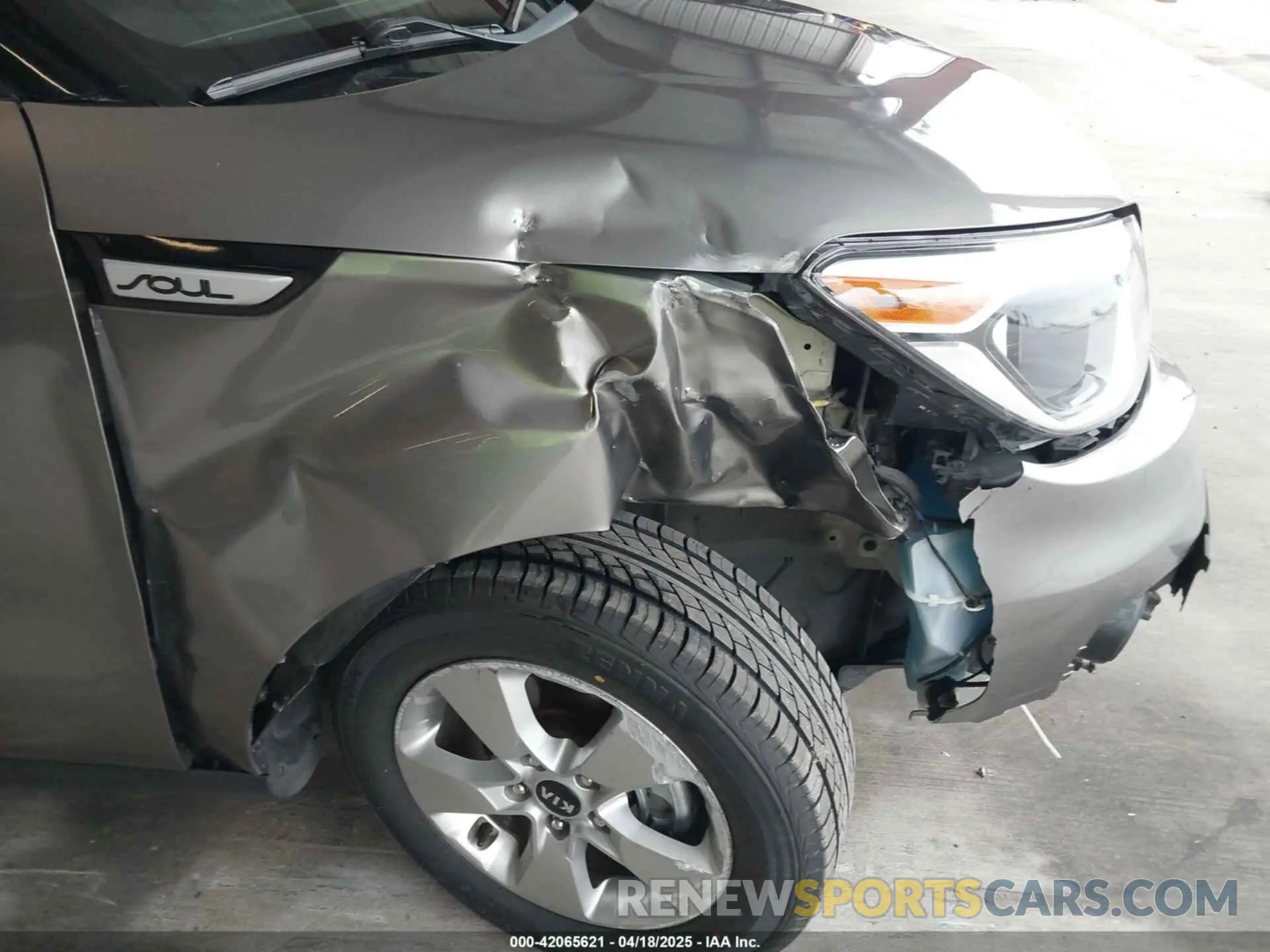 6 Photograph of a damaged car KNDJN2A2XK7022048 KIA SOUL 2019