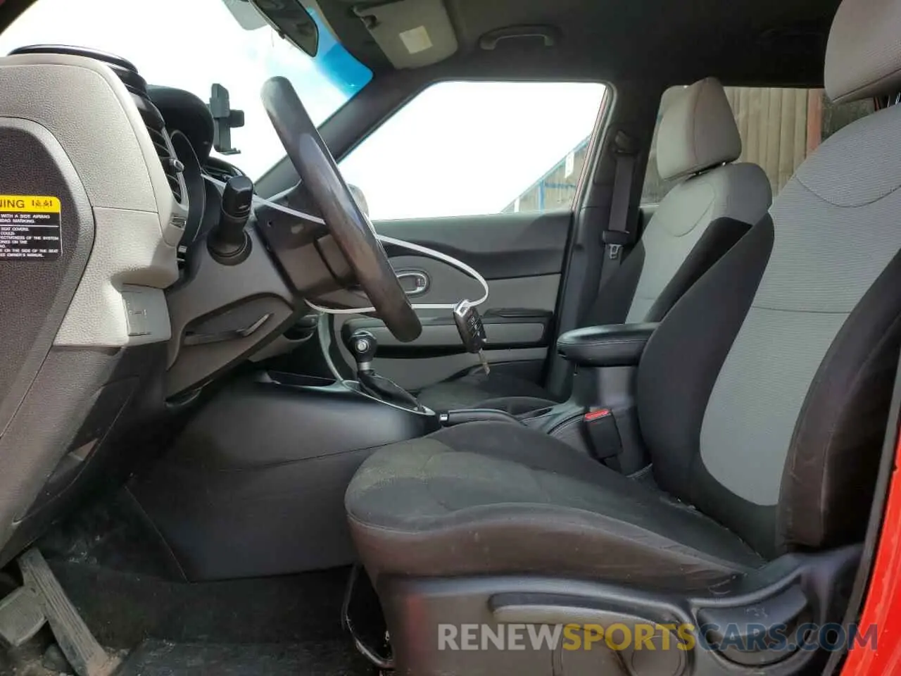 7 Photograph of a damaged car KNDJN2A2XK7023992 KIA SOUL 2019