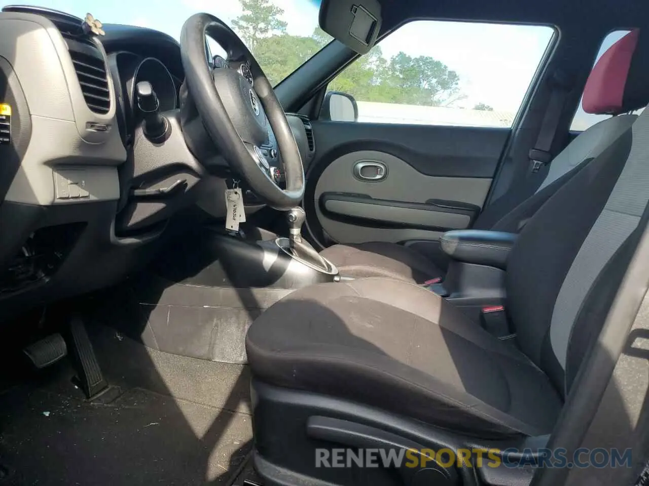 7 Photograph of a damaged car KNDJN2A2XK7670568 KIA SOUL 2019