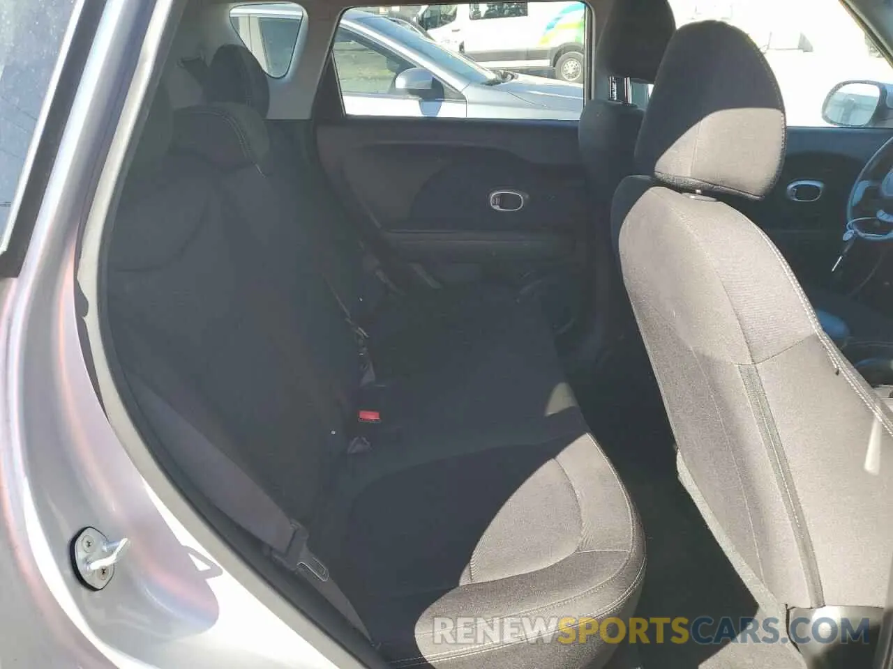10 Photograph of a damaged car KNDJN2A2XK7678413 KIA SOUL 2019