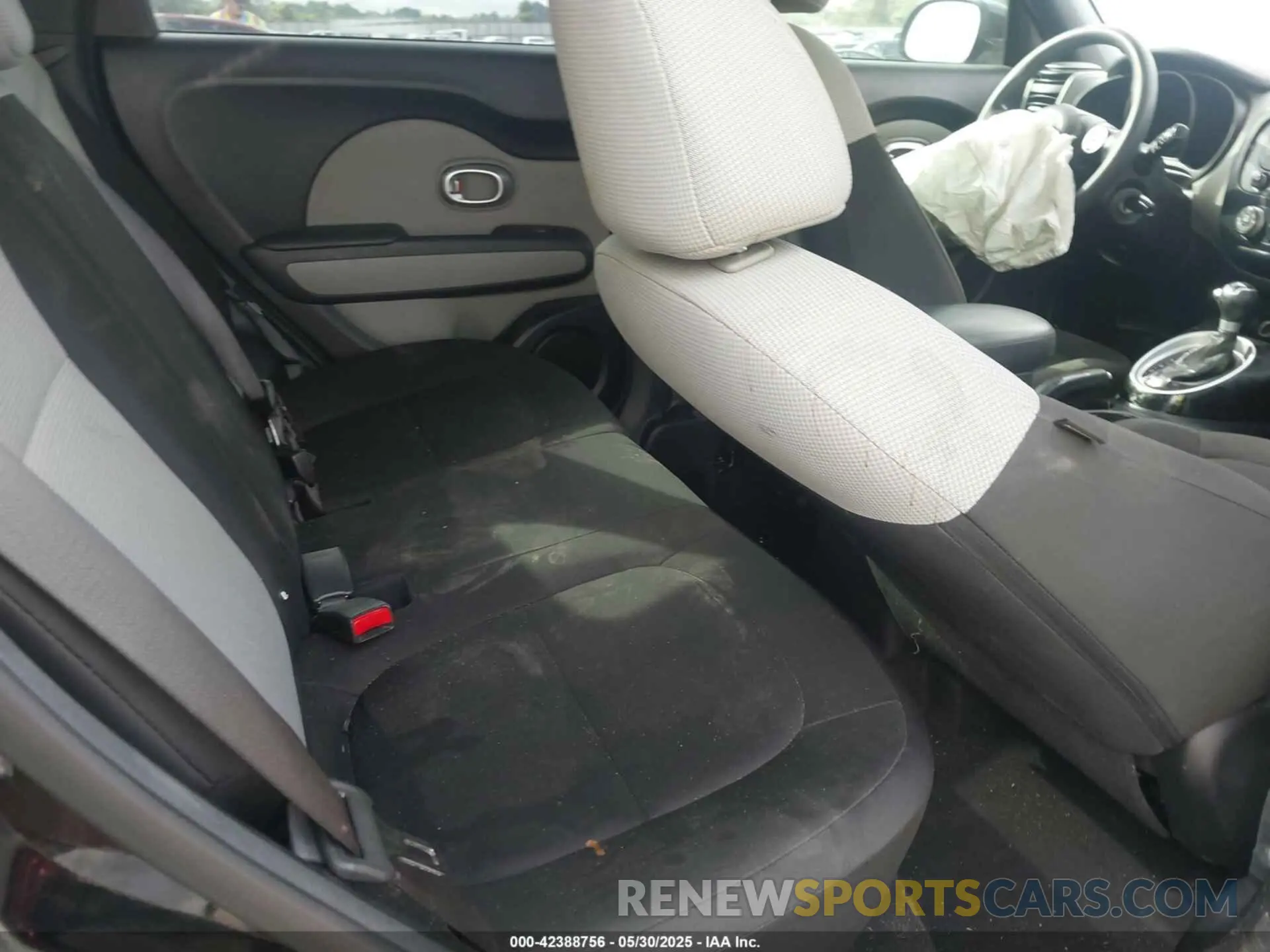 8 Photograph of a damaged car KNDJN2A2XK7919614 KIA SOUL 2019