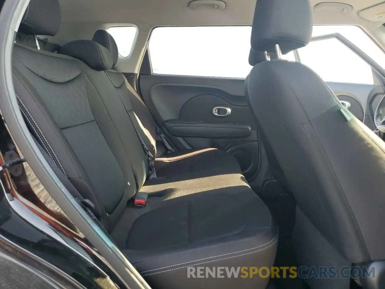 10 Photograph of a damaged car KNDJN2A2XK7920973 KIA SOUL 2019