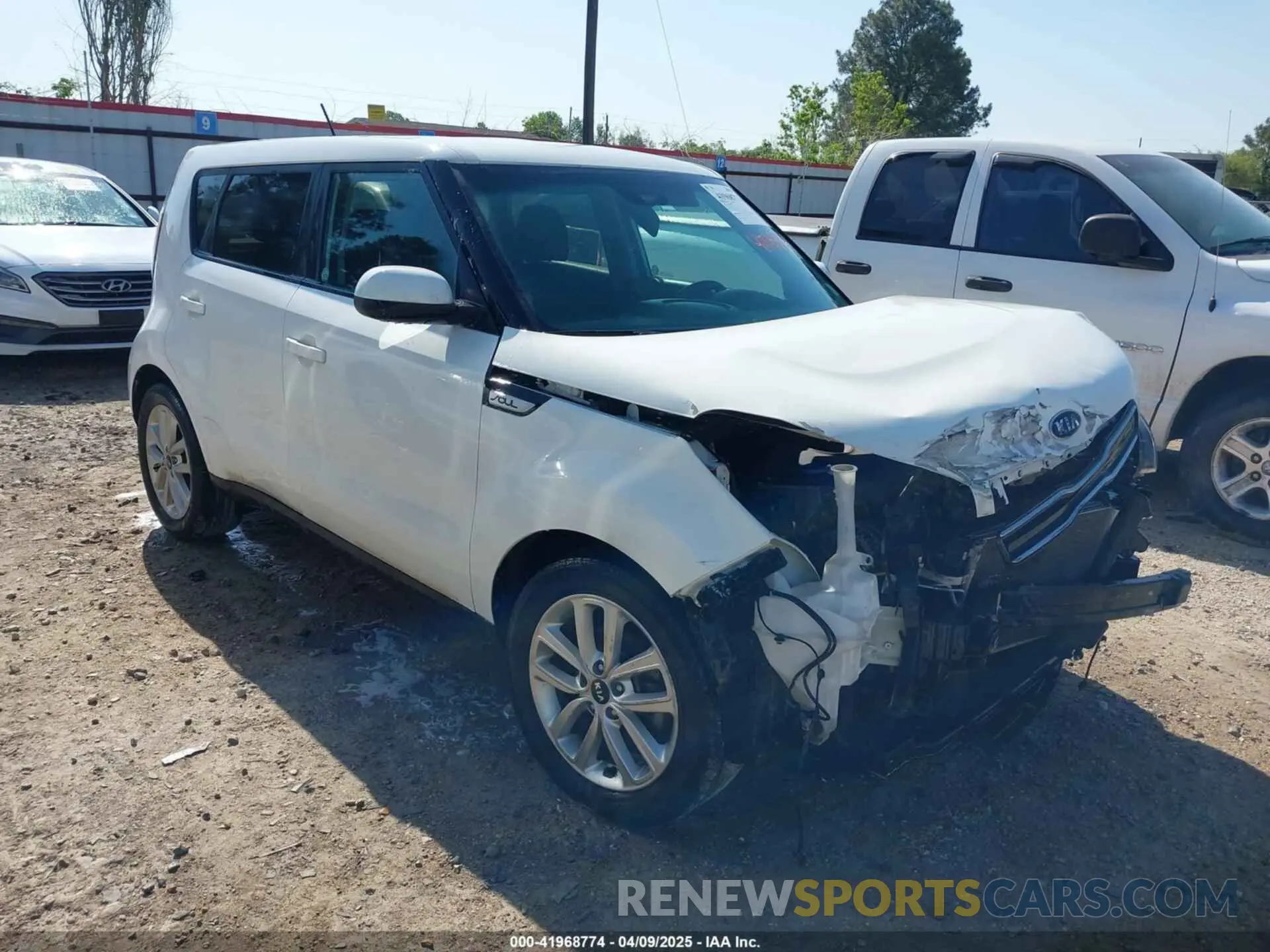 1 Photograph of a damaged car KNDJP3A50K7021873 KIA SOUL 2019