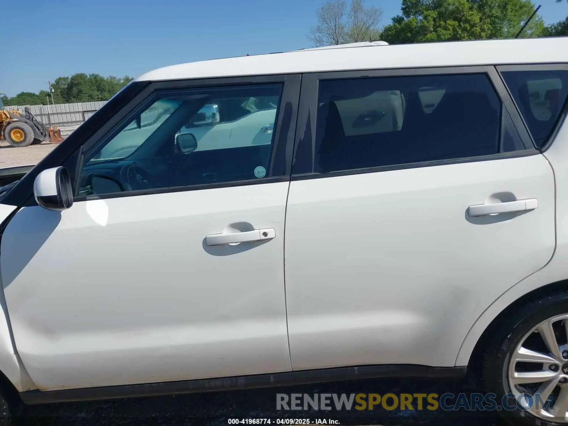14 Photograph of a damaged car KNDJP3A50K7021873 KIA SOUL 2019
