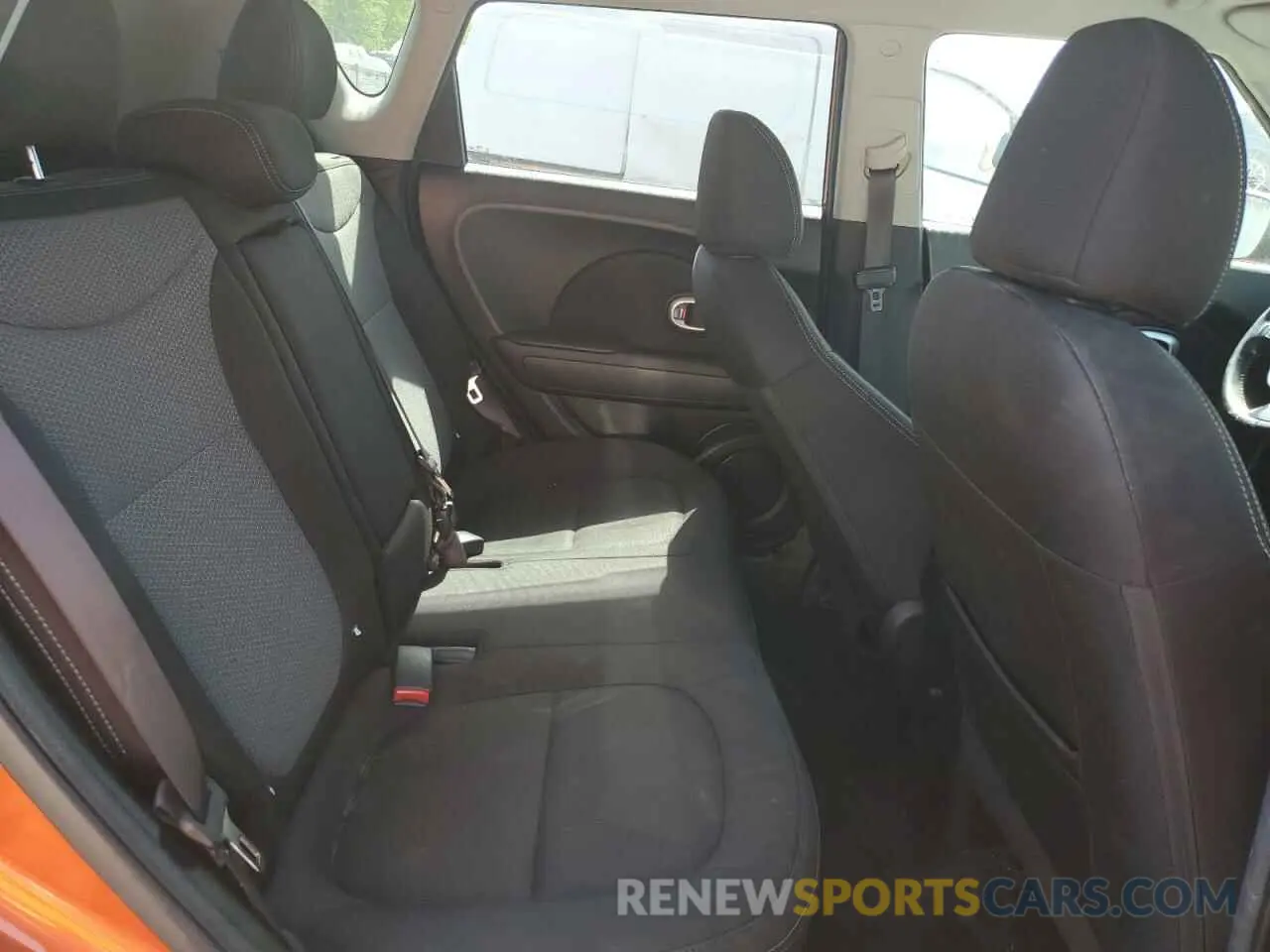 10 Photograph of a damaged car KNDJP3A50K7633474 KIA SOUL 2019