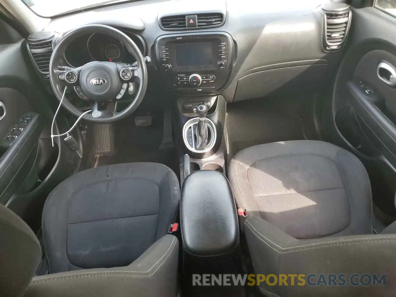8 Photograph of a damaged car KNDJP3A50K7665325 KIA SOUL 2019