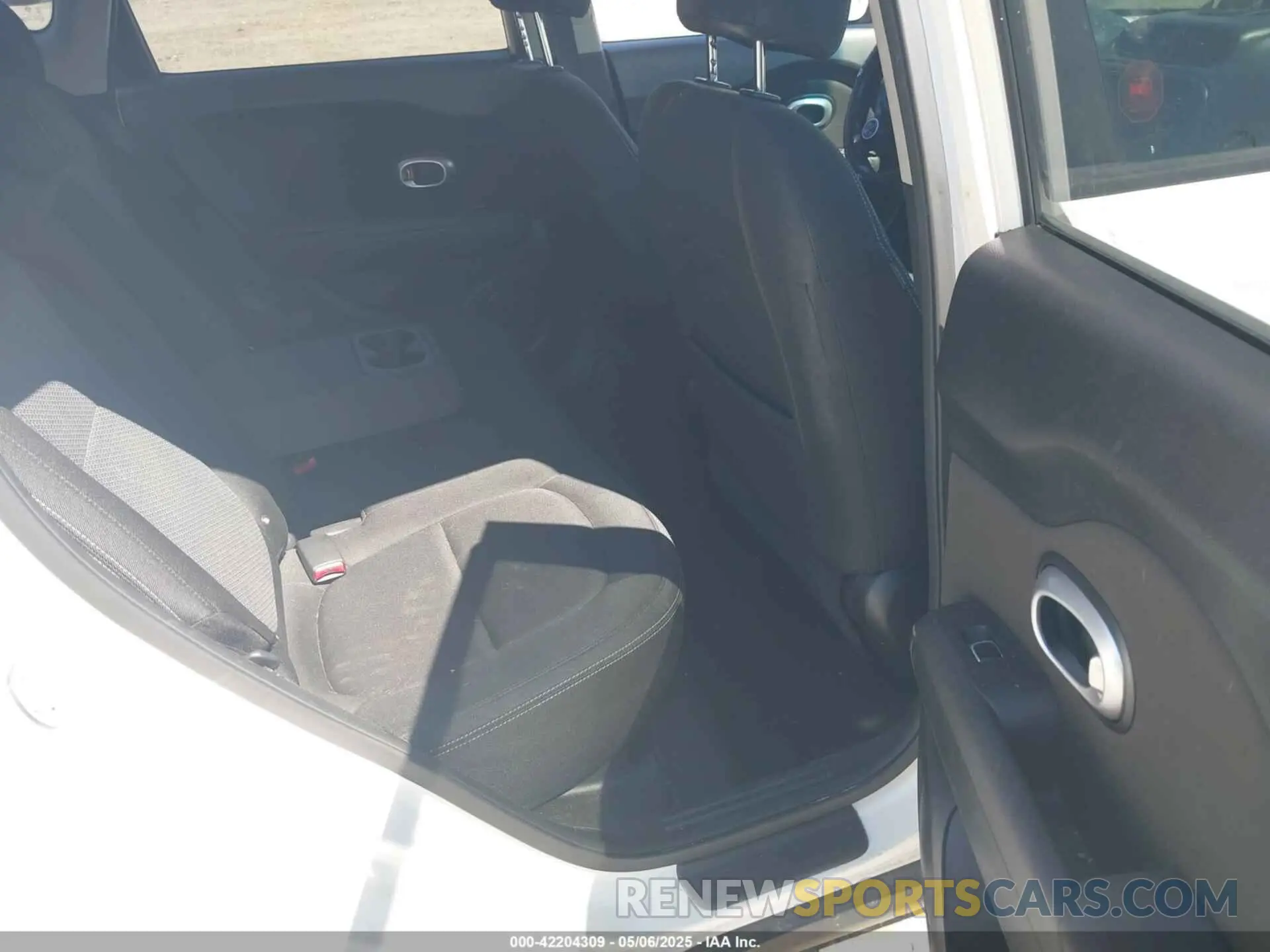 8 Photograph of a damaged car KNDJP3A50K7666829 KIA SOUL 2019