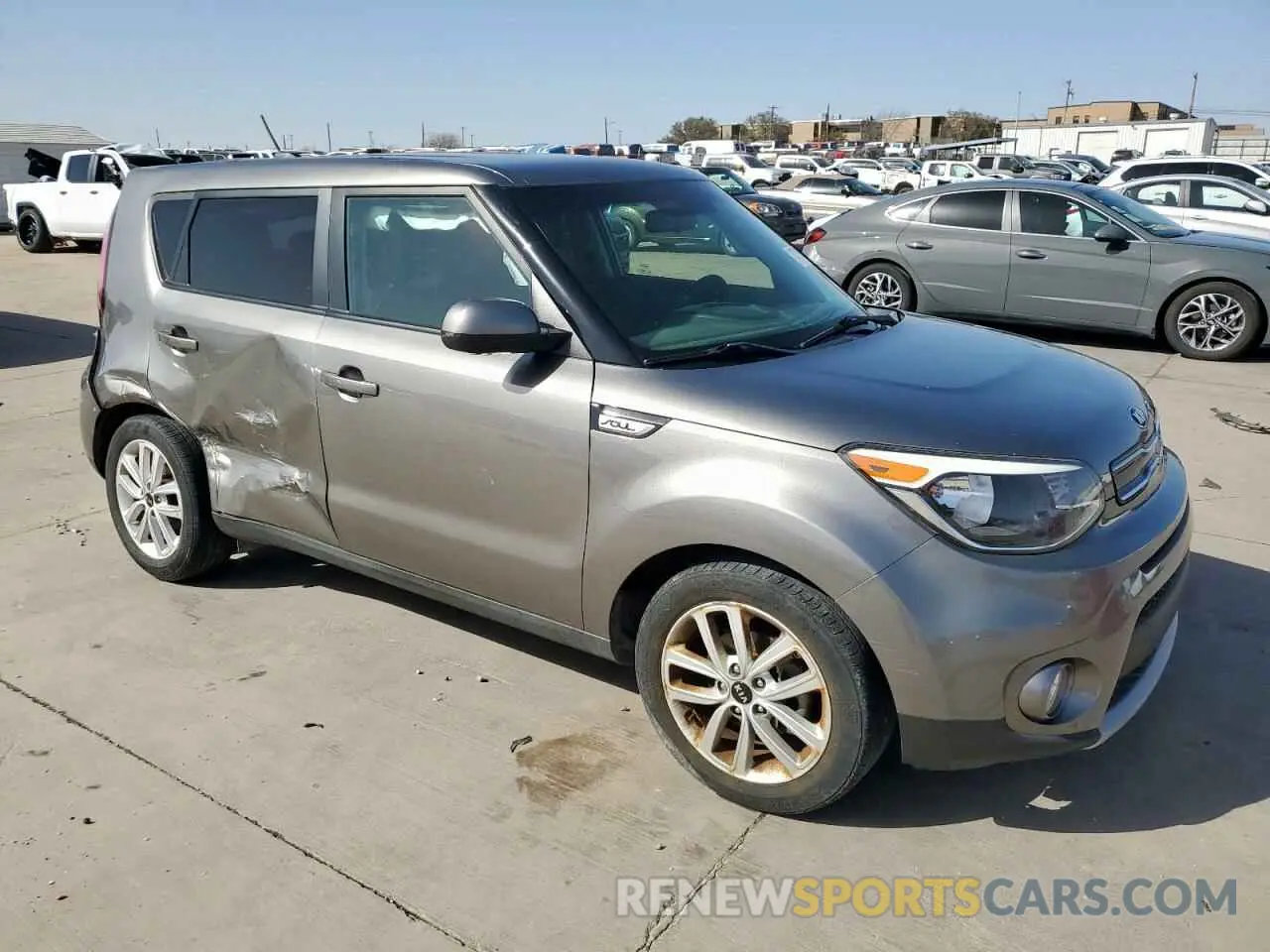 4 Photograph of a damaged car KNDJP3A51K7631927 KIA SOUL 2019