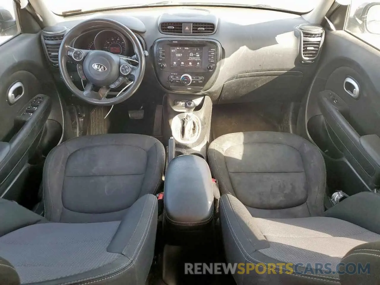 8 Photograph of a damaged car KNDJP3A51K7631927 KIA SOUL 2019