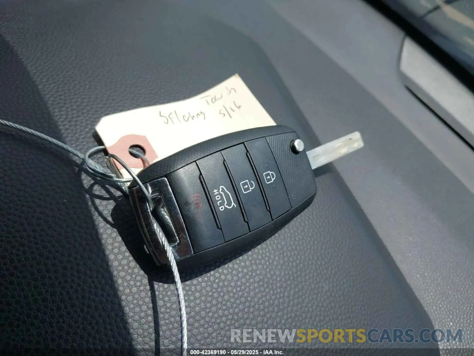 11 Photograph of a damaged car KNDJP3A51K7637811 KIA SOUL 2019