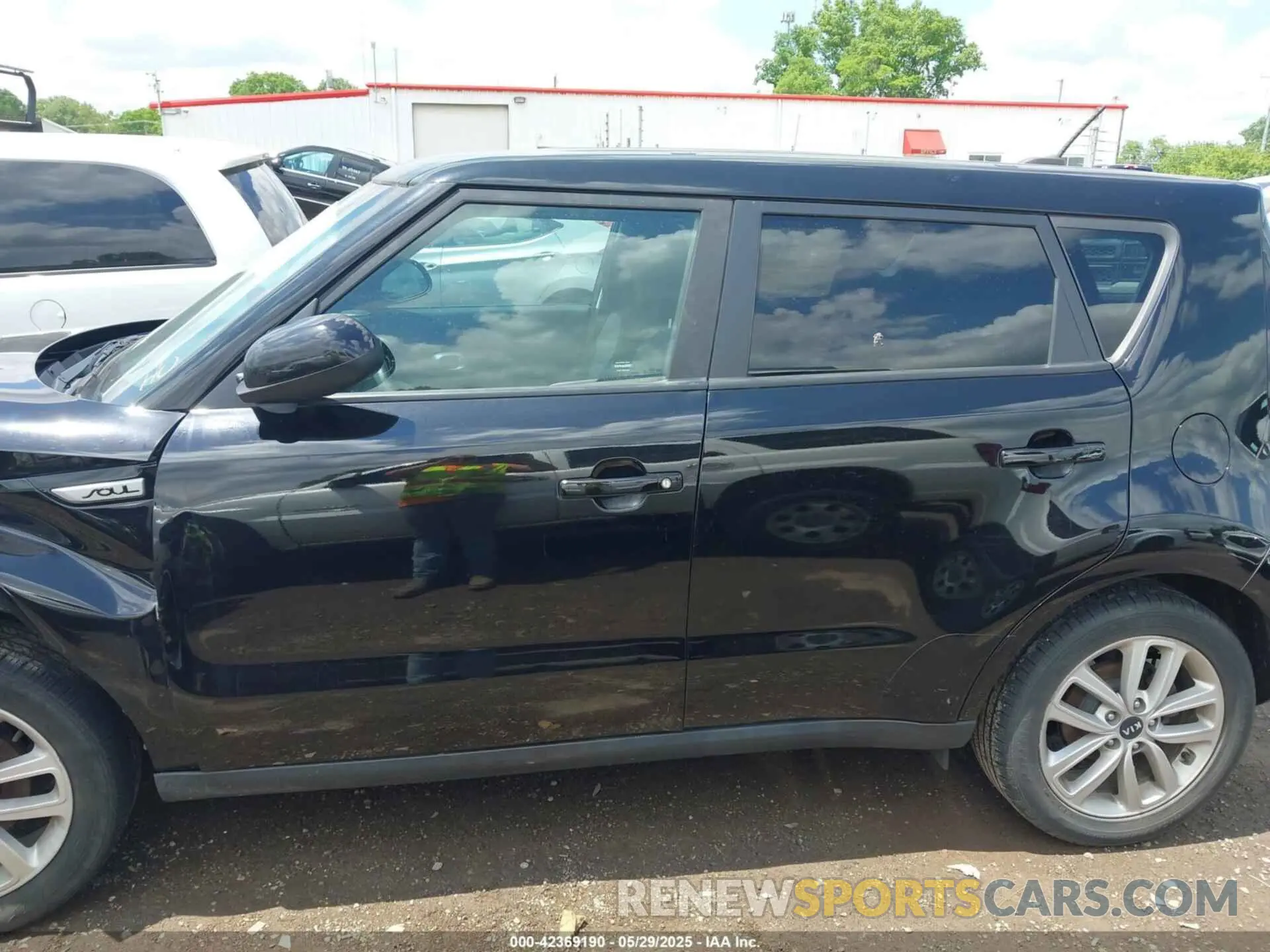 14 Photograph of a damaged car KNDJP3A51K7637811 KIA SOUL 2019